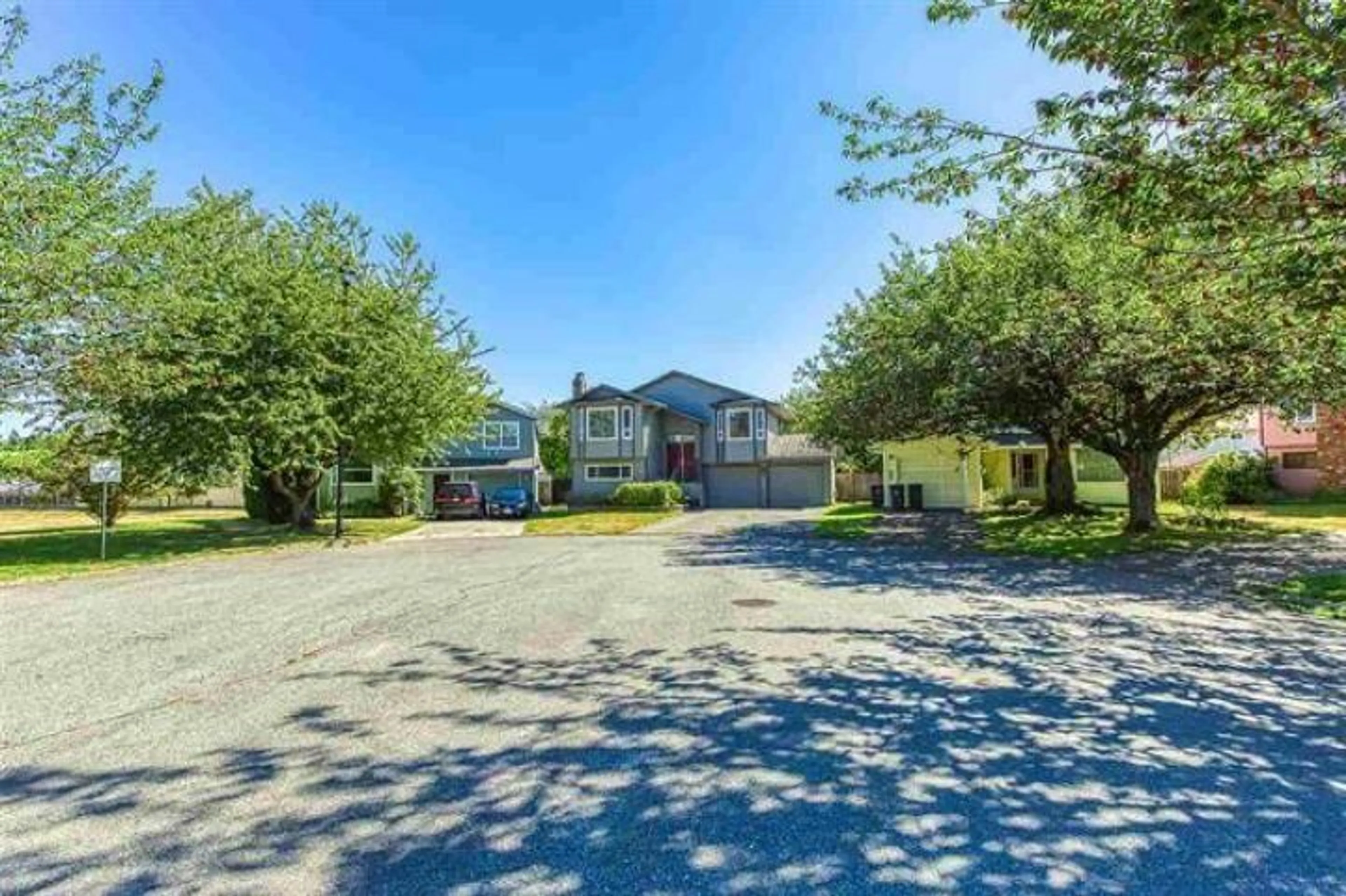 A pic from outside/outdoor area/front of a property/back of a property/a pic from drone, street for 13095 65A, Surrey British Columbia V3W8P7