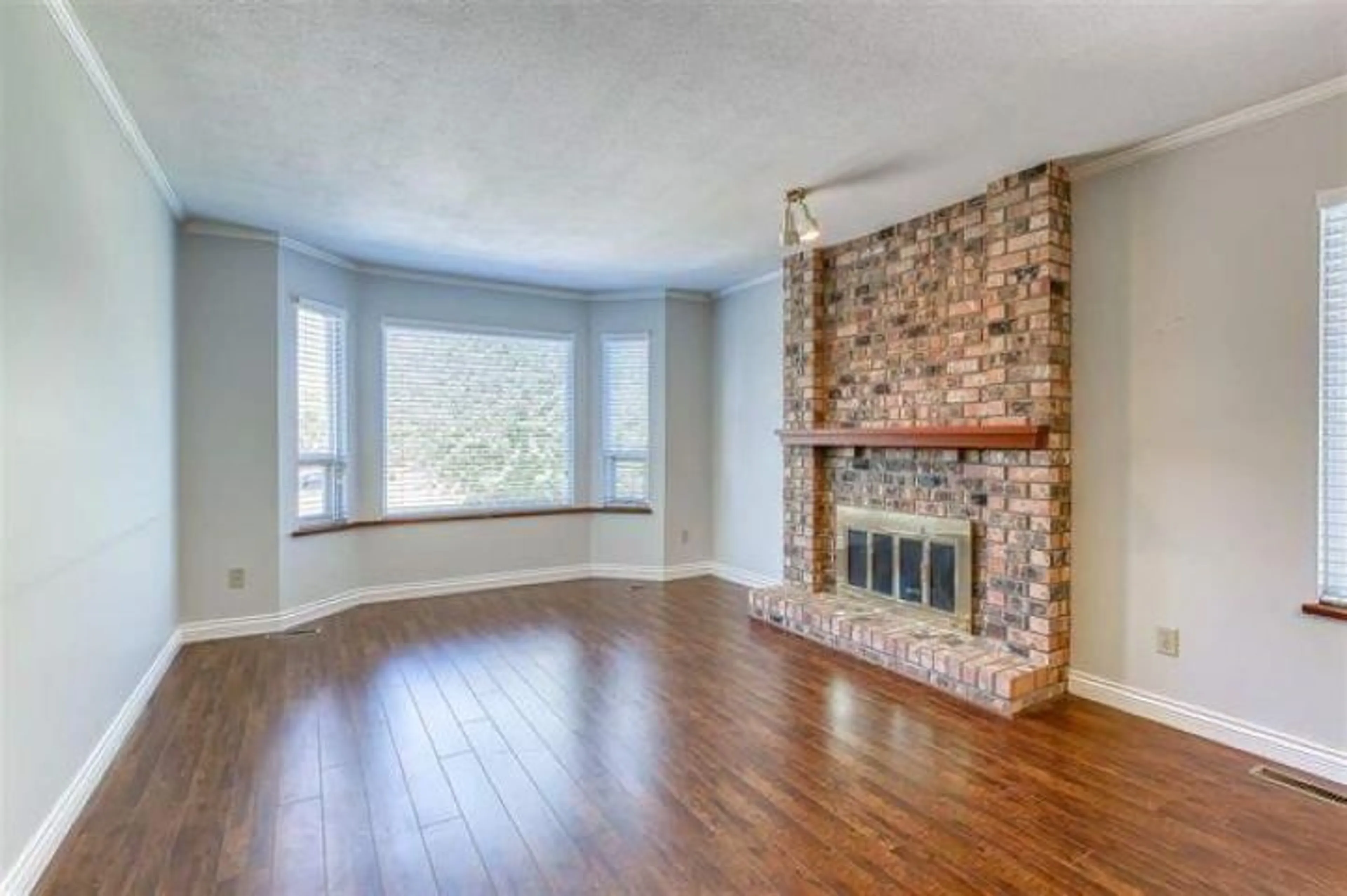 Living room with furniture, wood/laminate floor for 13095 65A, Surrey British Columbia V3W8P7