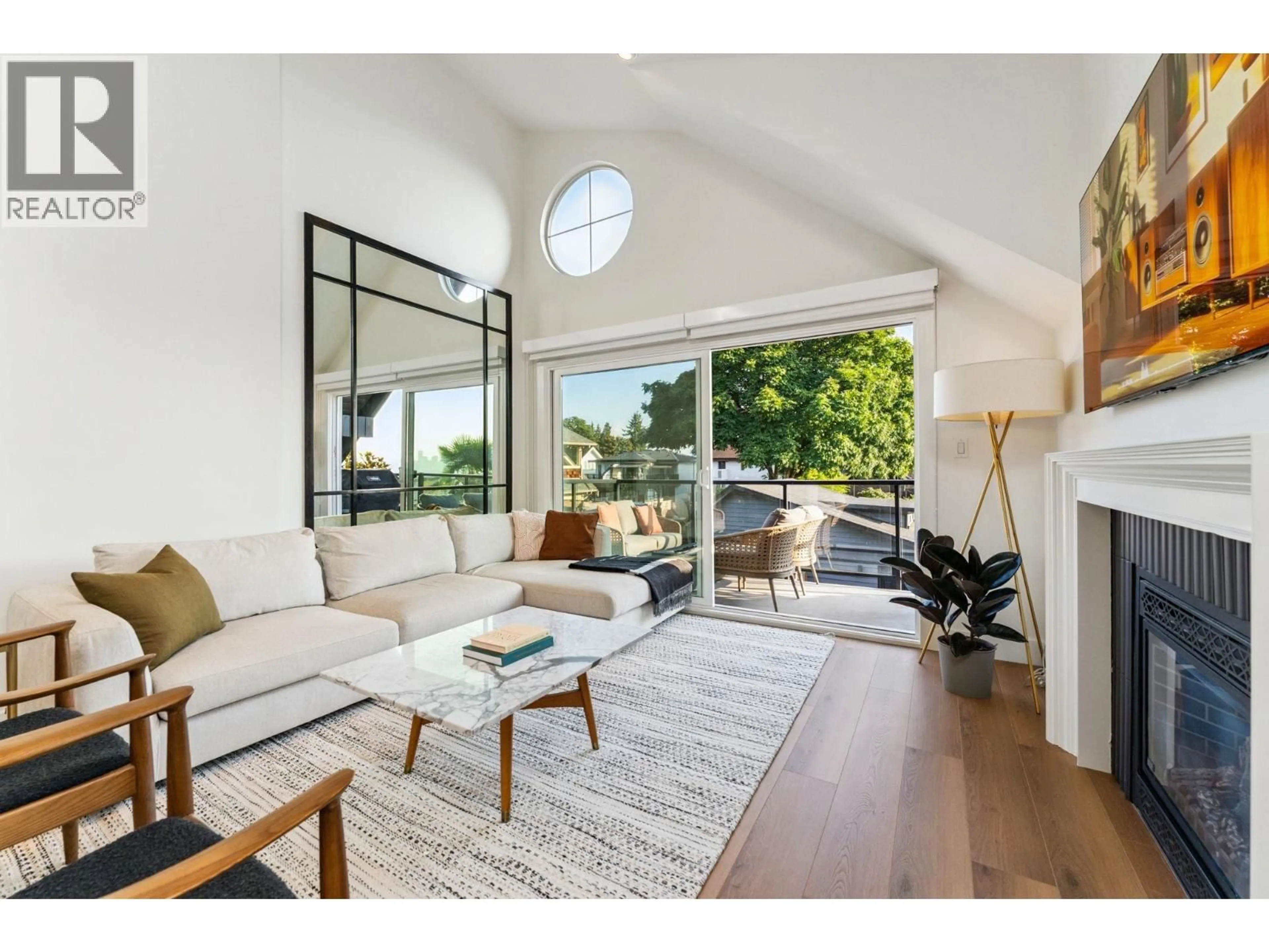 Living room with furniture, unknown for 331 8TH STREET, North Vancouver British Columbia V7L1Z2