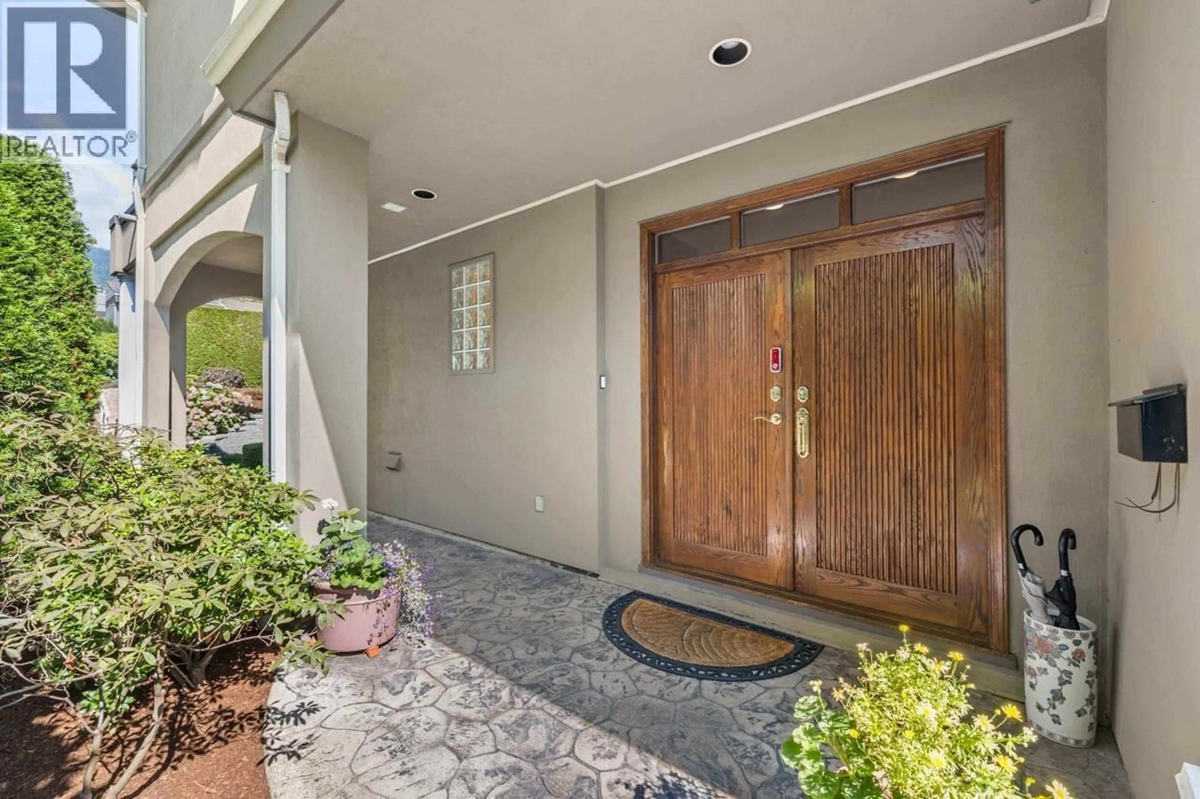 Indoor entryway for 2362 MARINE DRIVE, West Vancouver British Columbia V7V1K8
