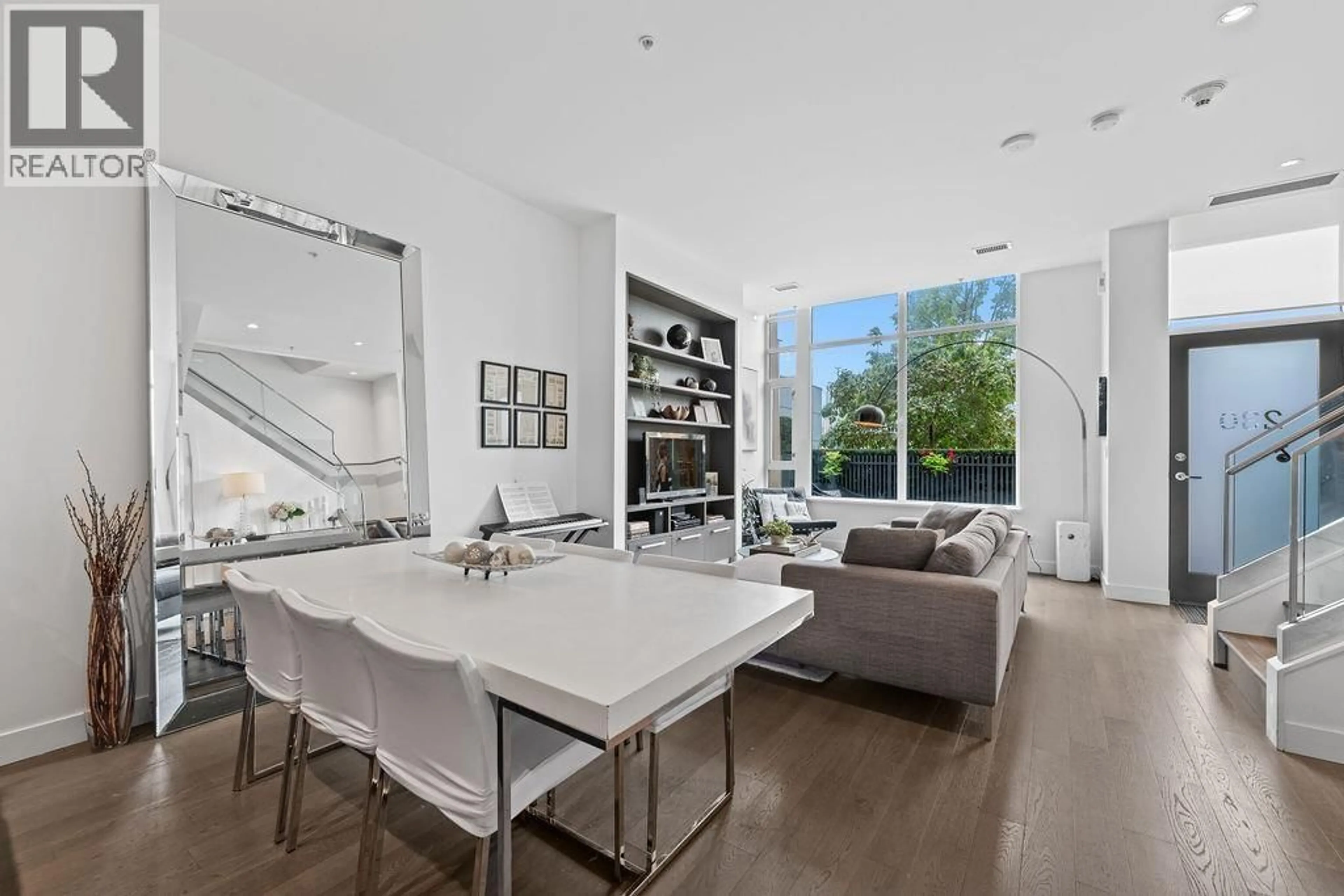 Open concept kitchen, unknown for 230 1 AVENUE, Vancouver British Columbia V5Y3T2