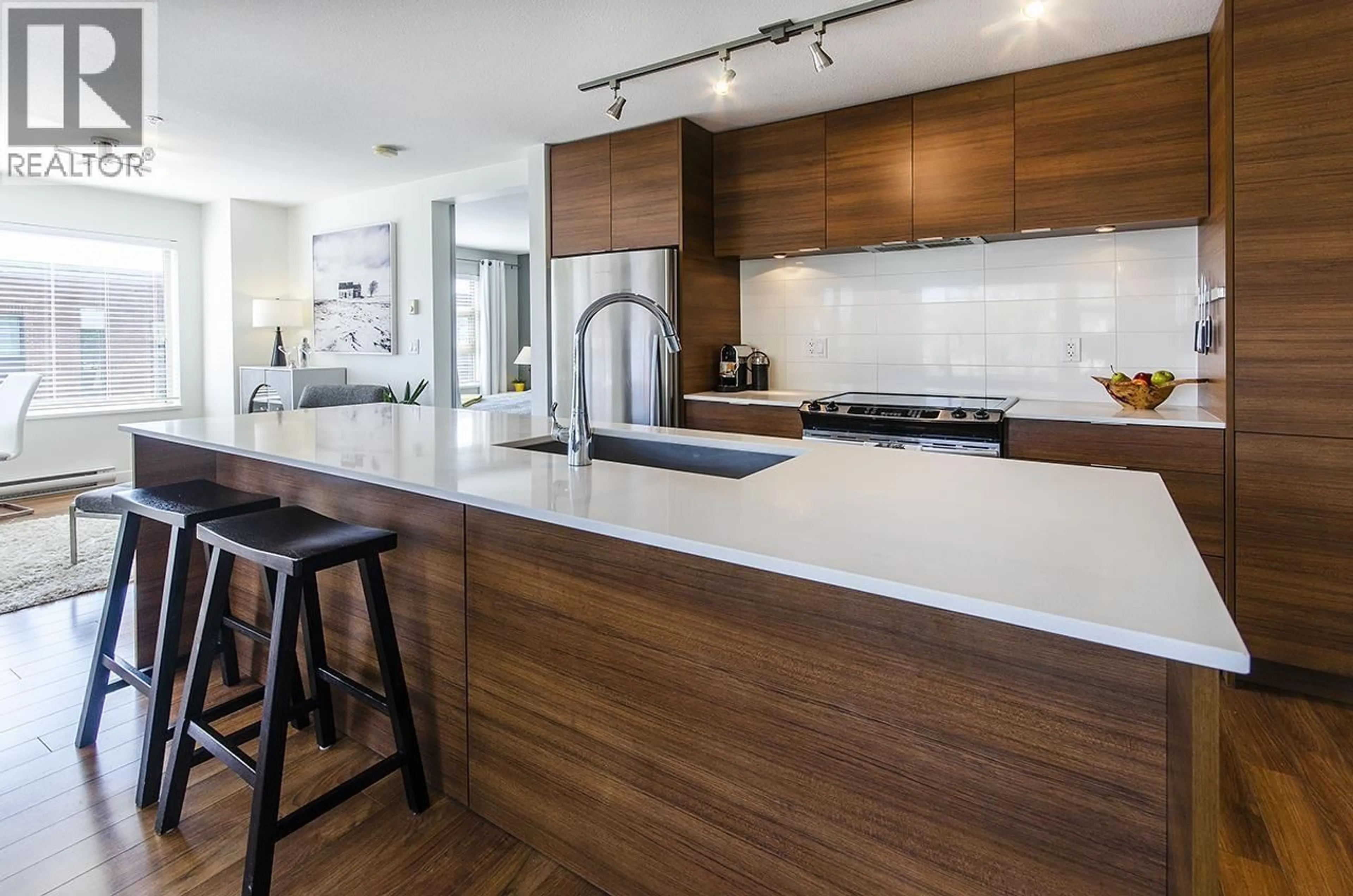 Contemporary kitchen, unknown for 409 - 1679 LLOYD STREET, North Vancouver British Columbia V7P0A9