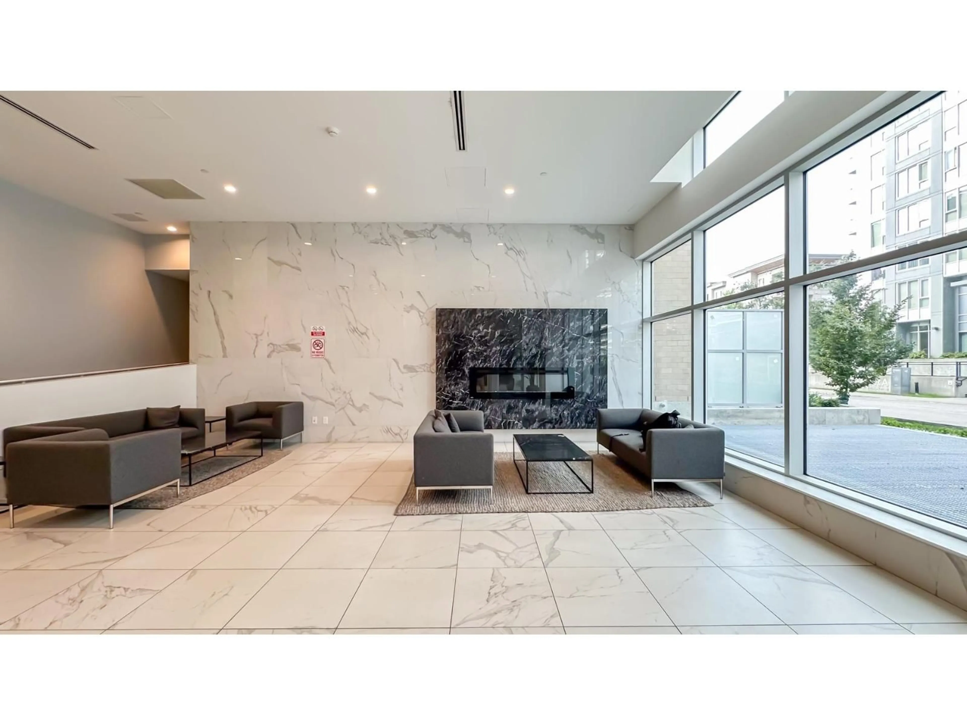 Lobby for 2211 - 13350 CENTRAL, Surrey British Columbia V3T0S1