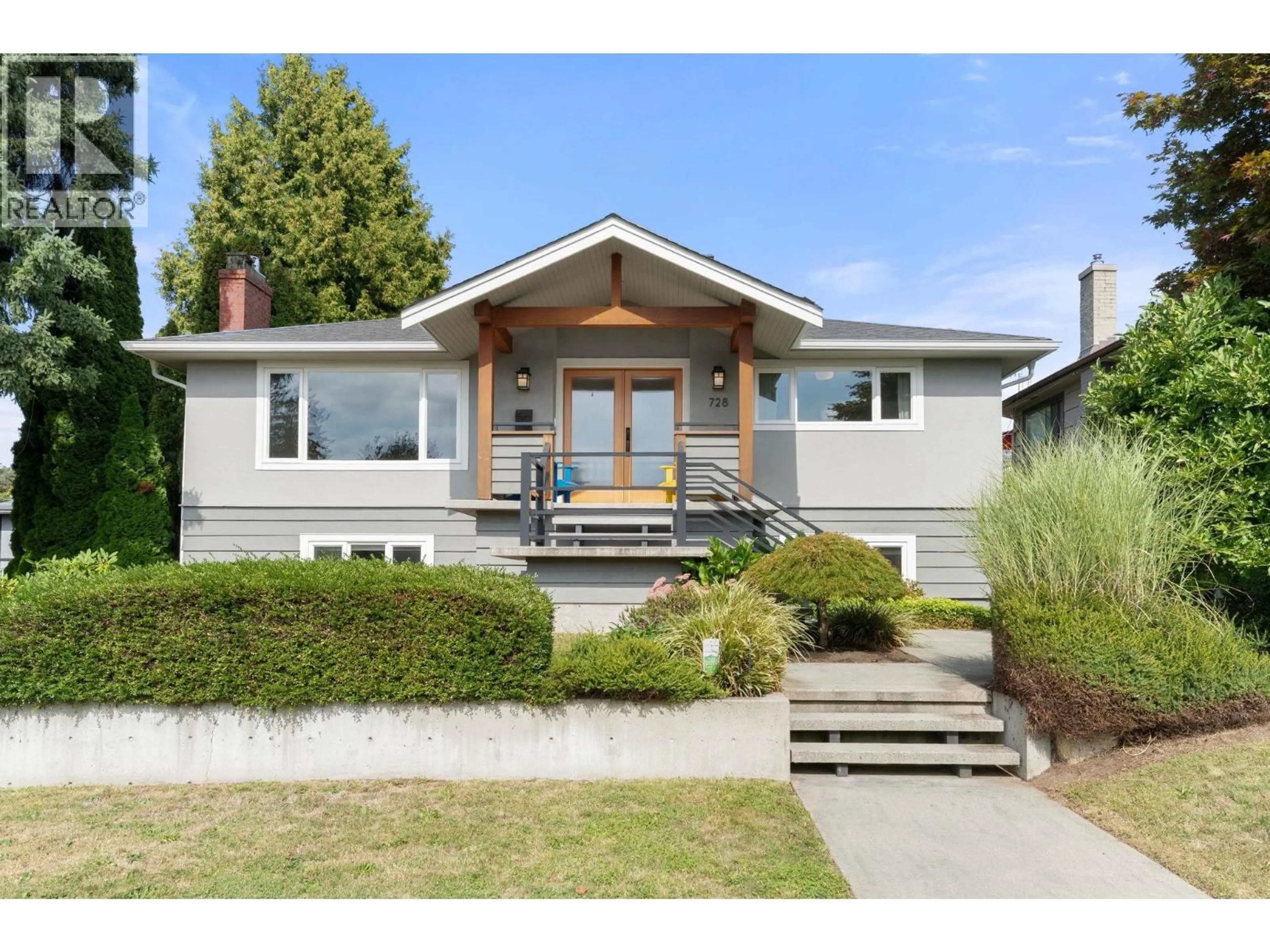 Home with vinyl exterior material, street for 728 6TH STREET, North Vancouver British Columbia V7L1R6