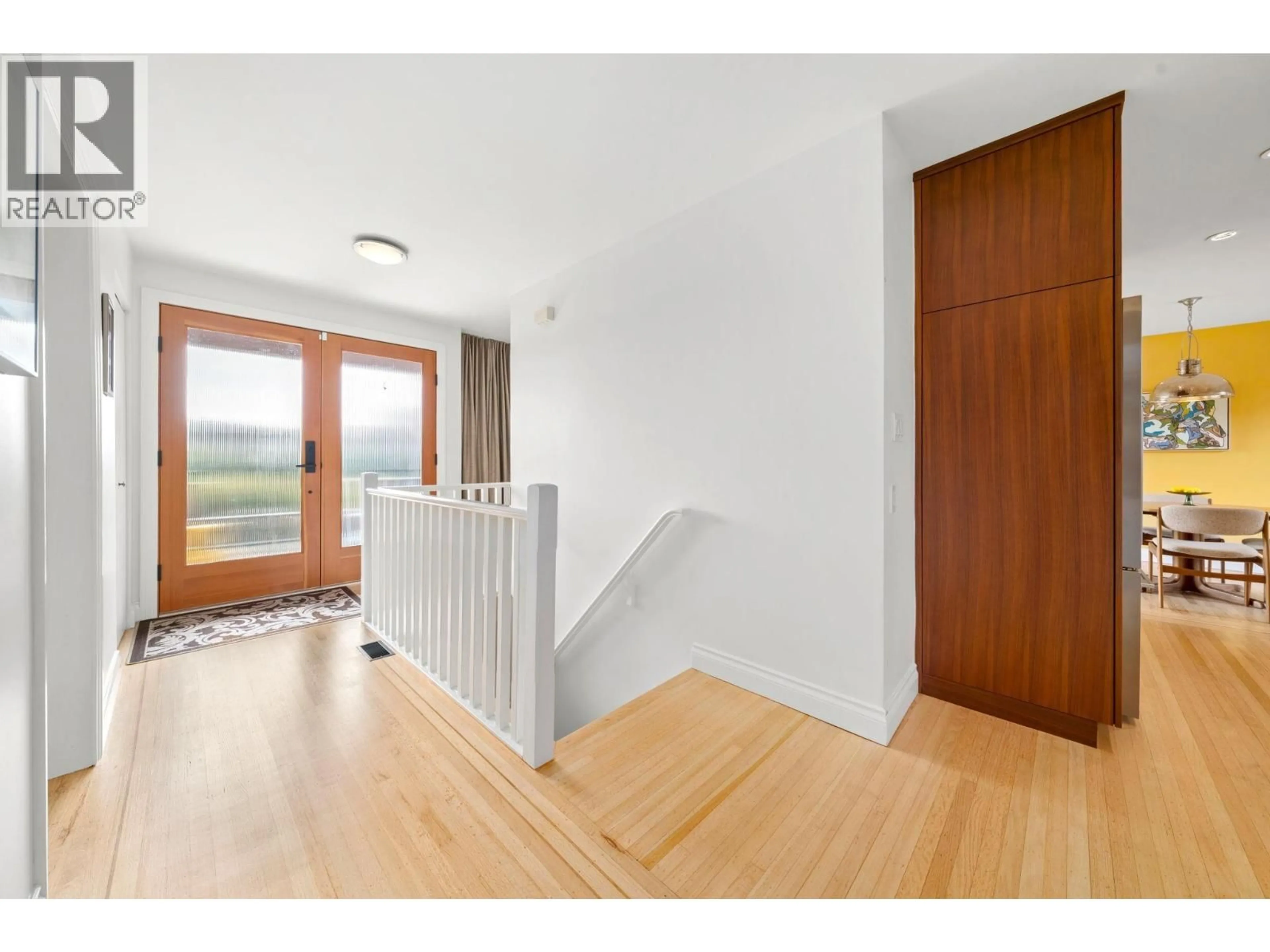Indoor entryway for 728 6TH STREET, North Vancouver British Columbia V7L1R6
