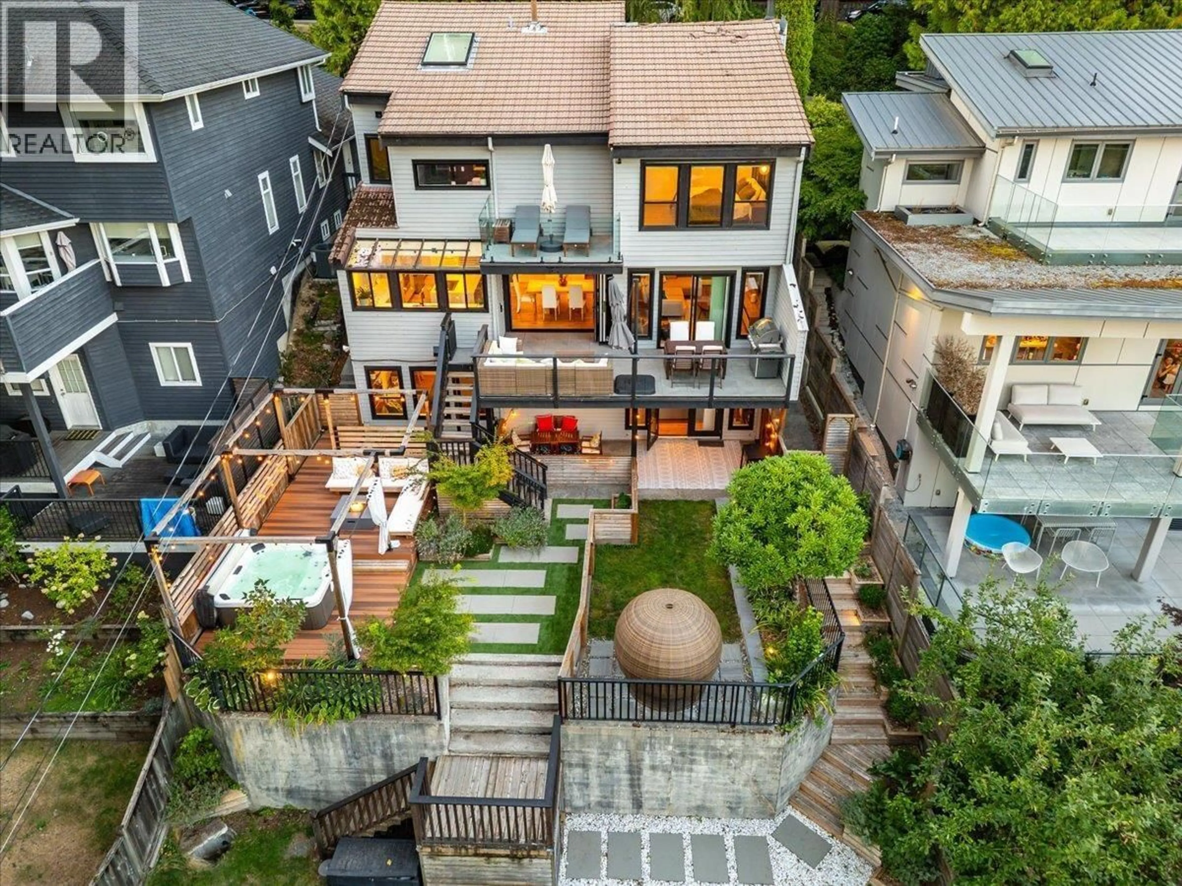 A pic from outside/outdoor area/front of a property/back of a property/a pic from drone, street for 1039 KEITH ROAD, North Vancouver British Columbia V7P3C7