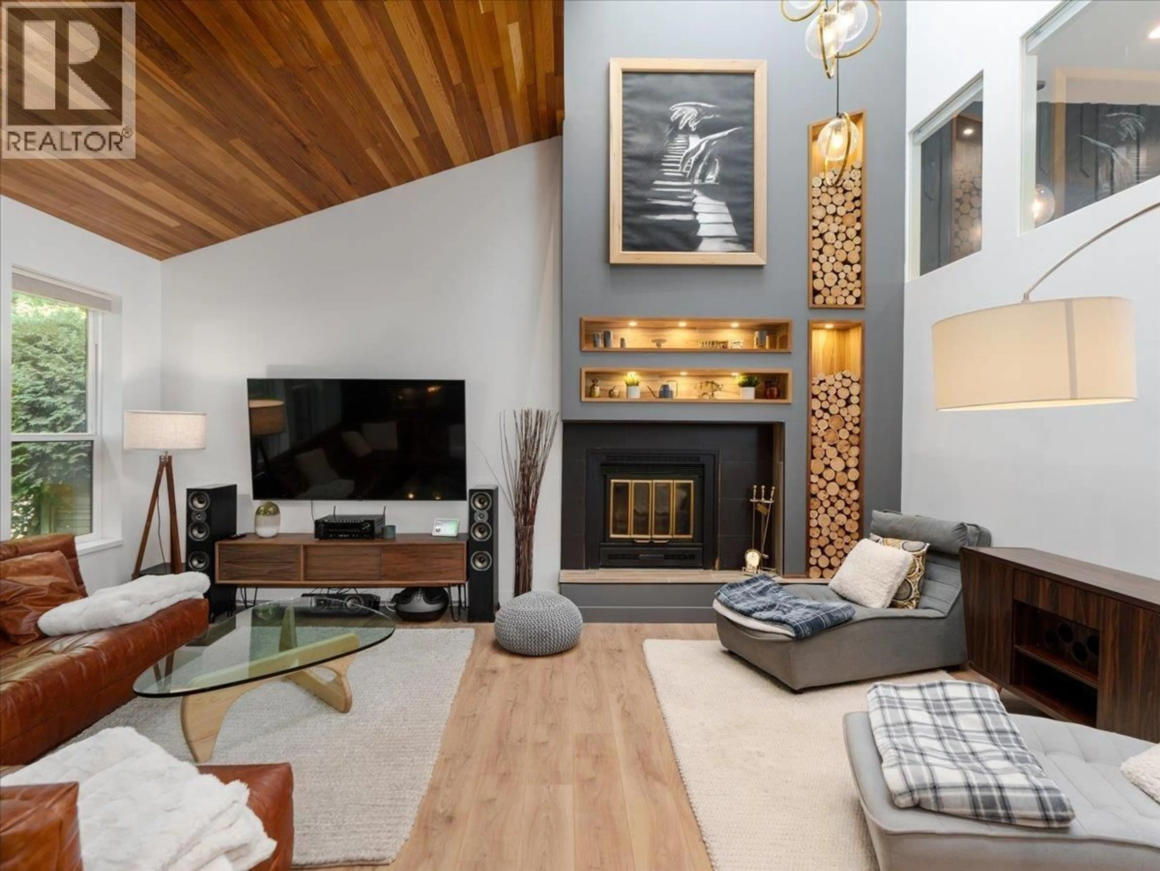 Living room with furniture, wood/laminate floor for 1039 KEITH ROAD, North Vancouver British Columbia V7P3C7