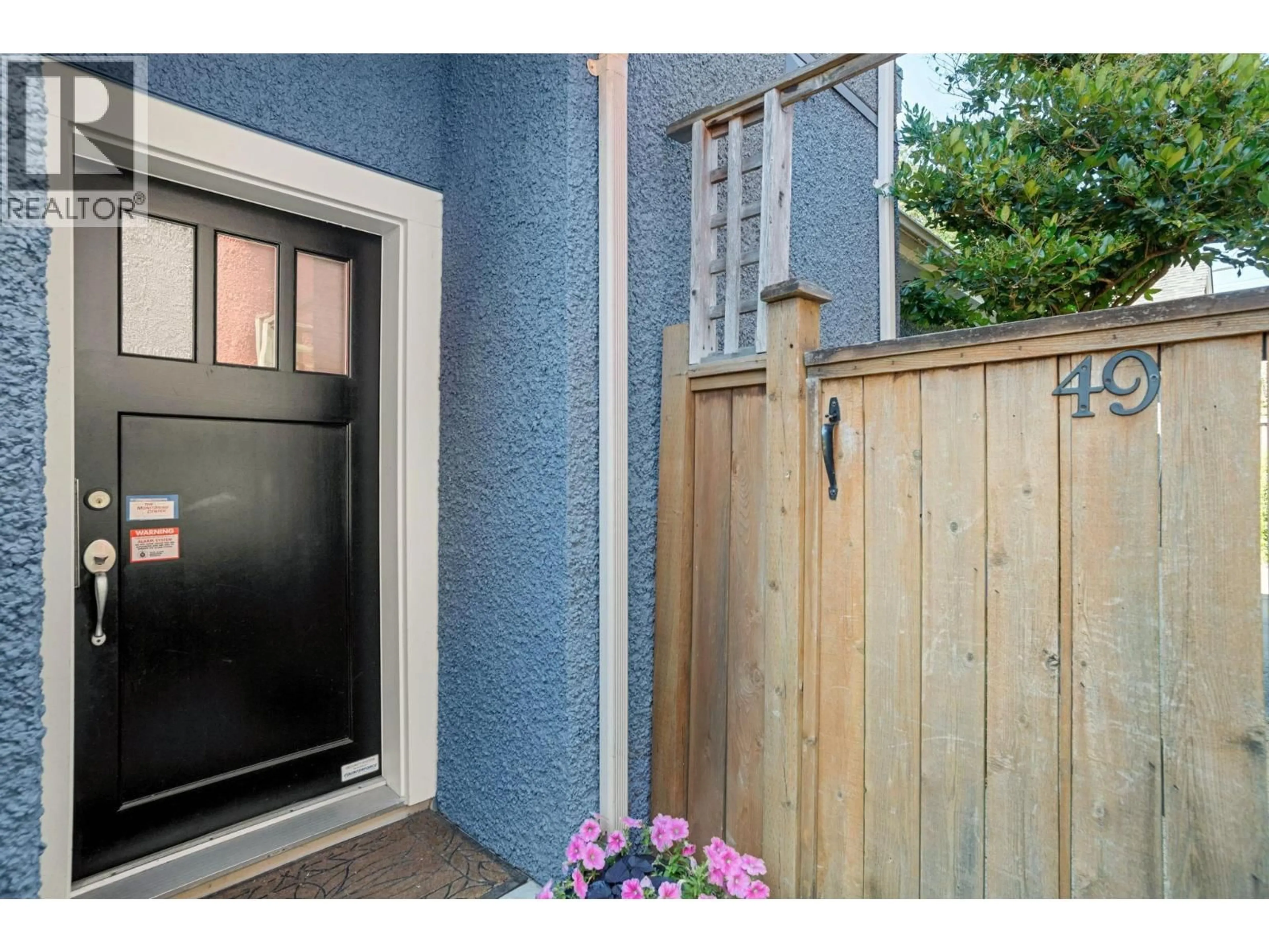 Indoor entryway for 49 13TH AVENUE, Vancouver British Columbia V5T2K2