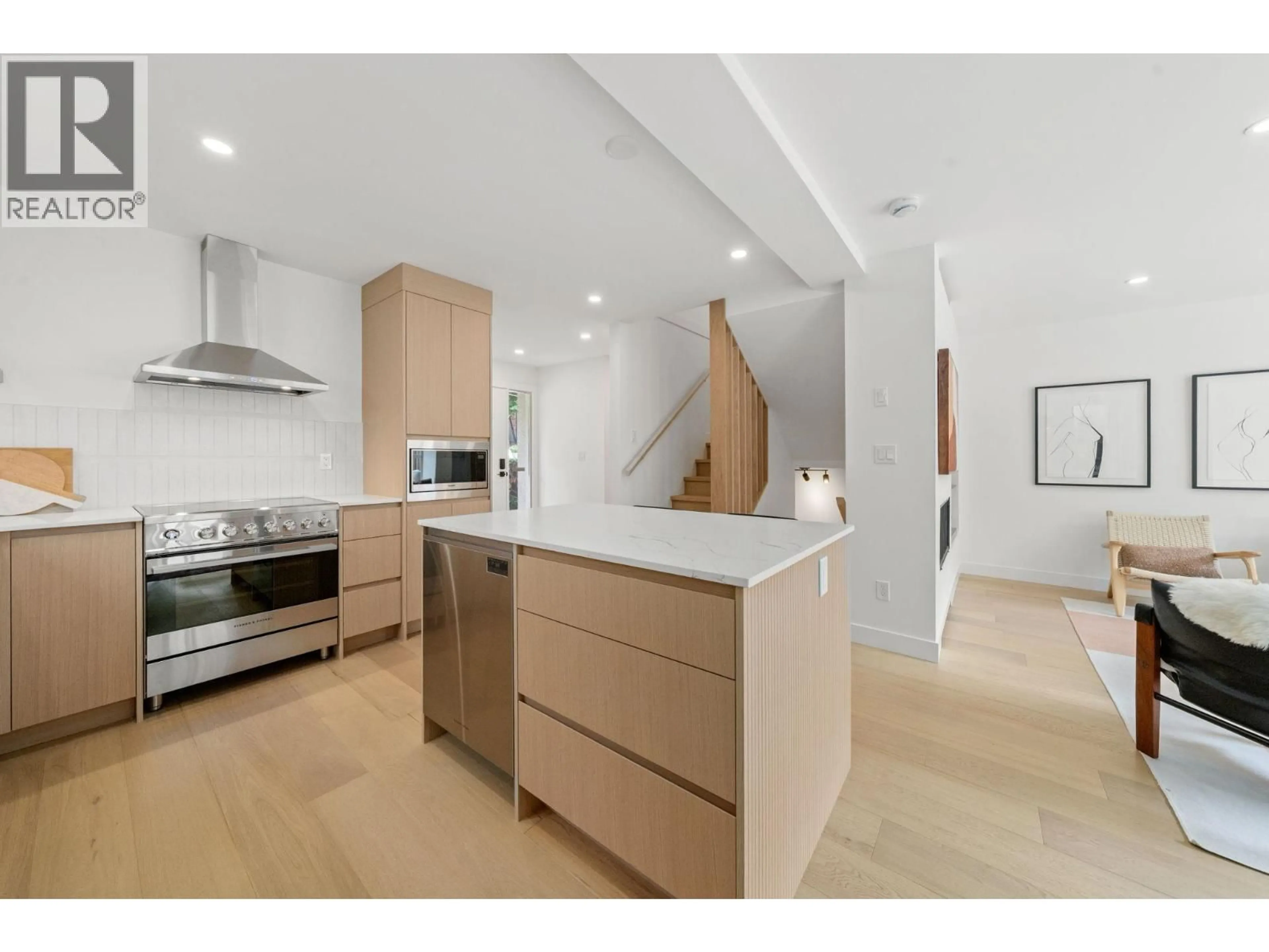 Open concept kitchen, unknown for 18 - 901 17TH STREET, North Vancouver British Columbia V7P1V8