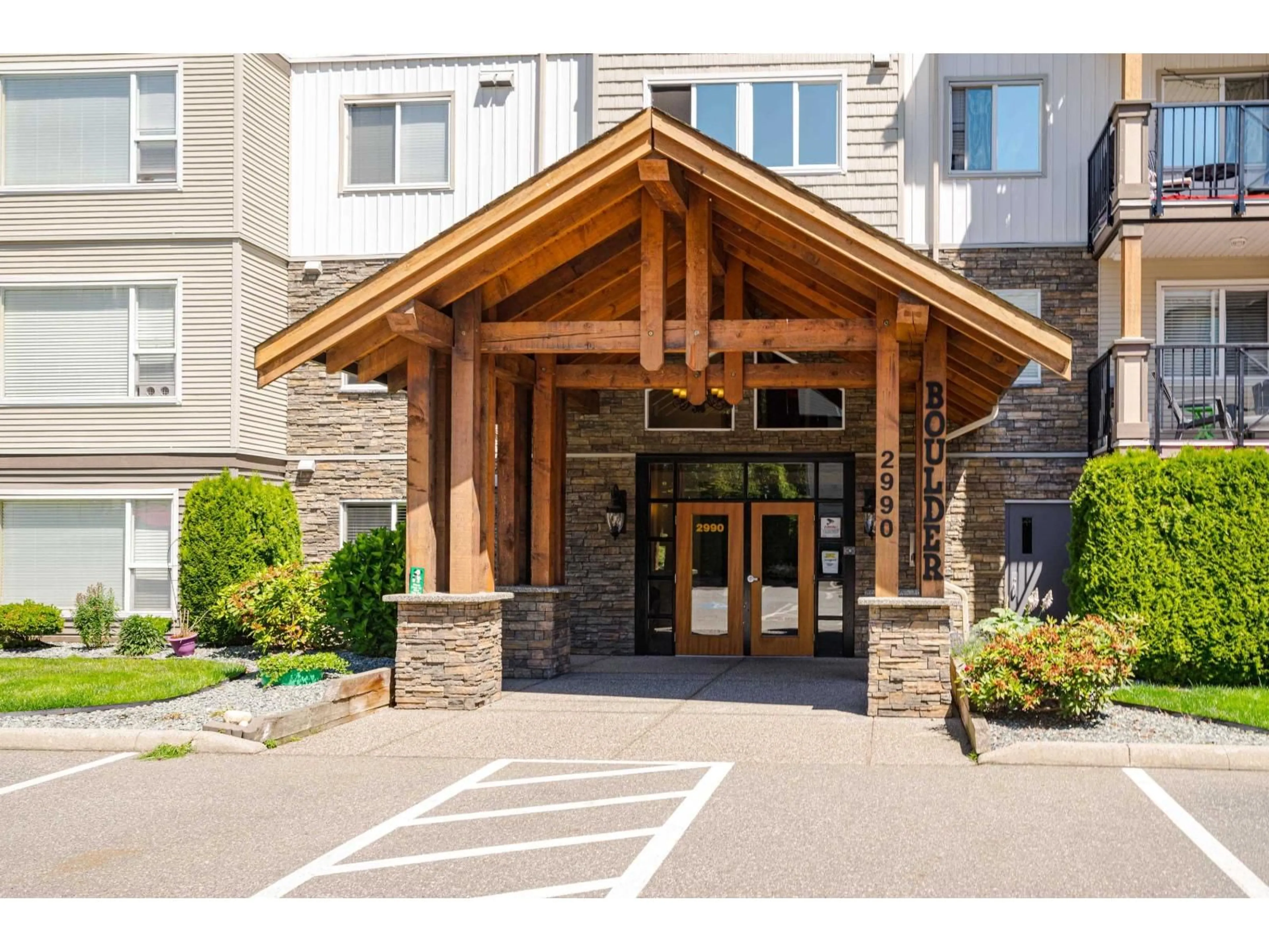 Indoor foyer for 408 - 2990 BOULDER, Abbotsford British Columbia V2T3P8