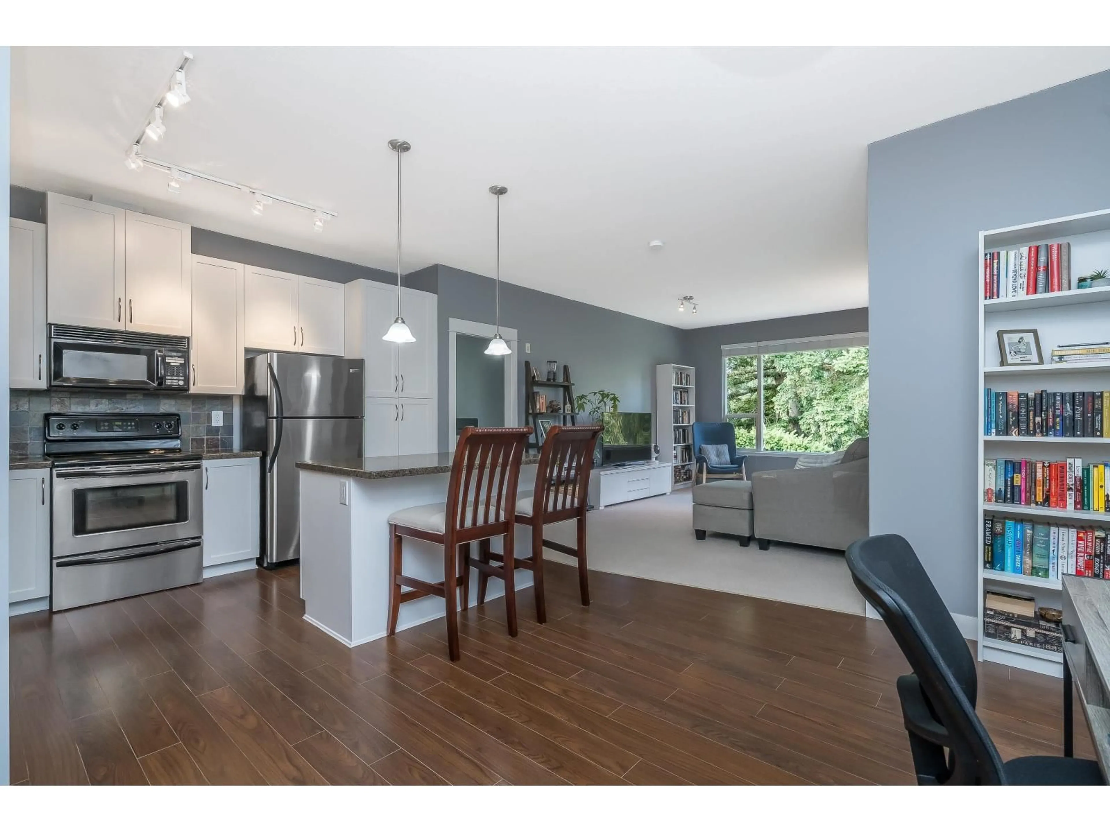 Open concept kitchen, wood/laminate floor for 408 - 2990 BOULDER, Abbotsford British Columbia V2T3P8