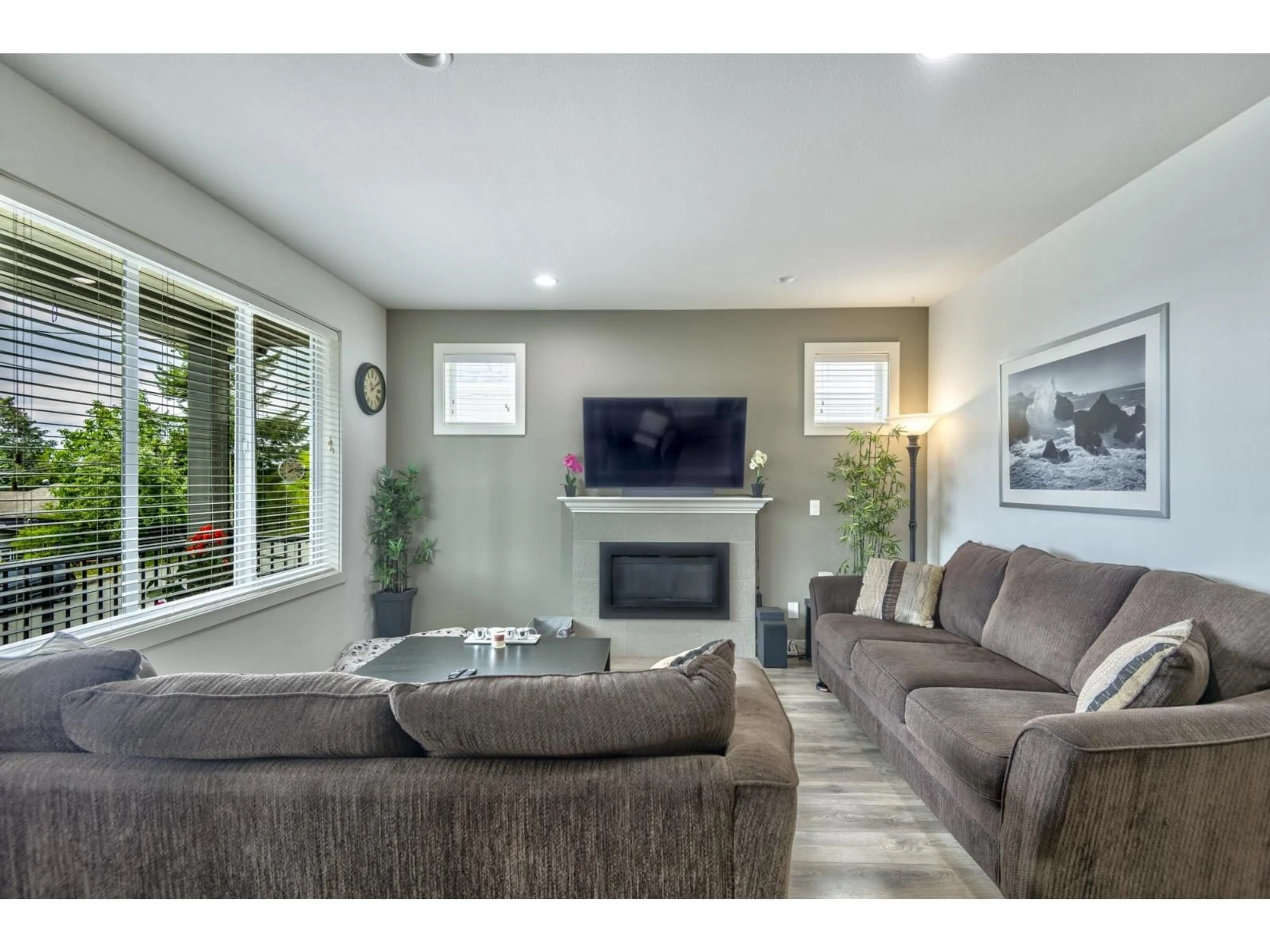 Living room with furniture, unknown for 32865 3RD, Mission British Columbia V2V1M9