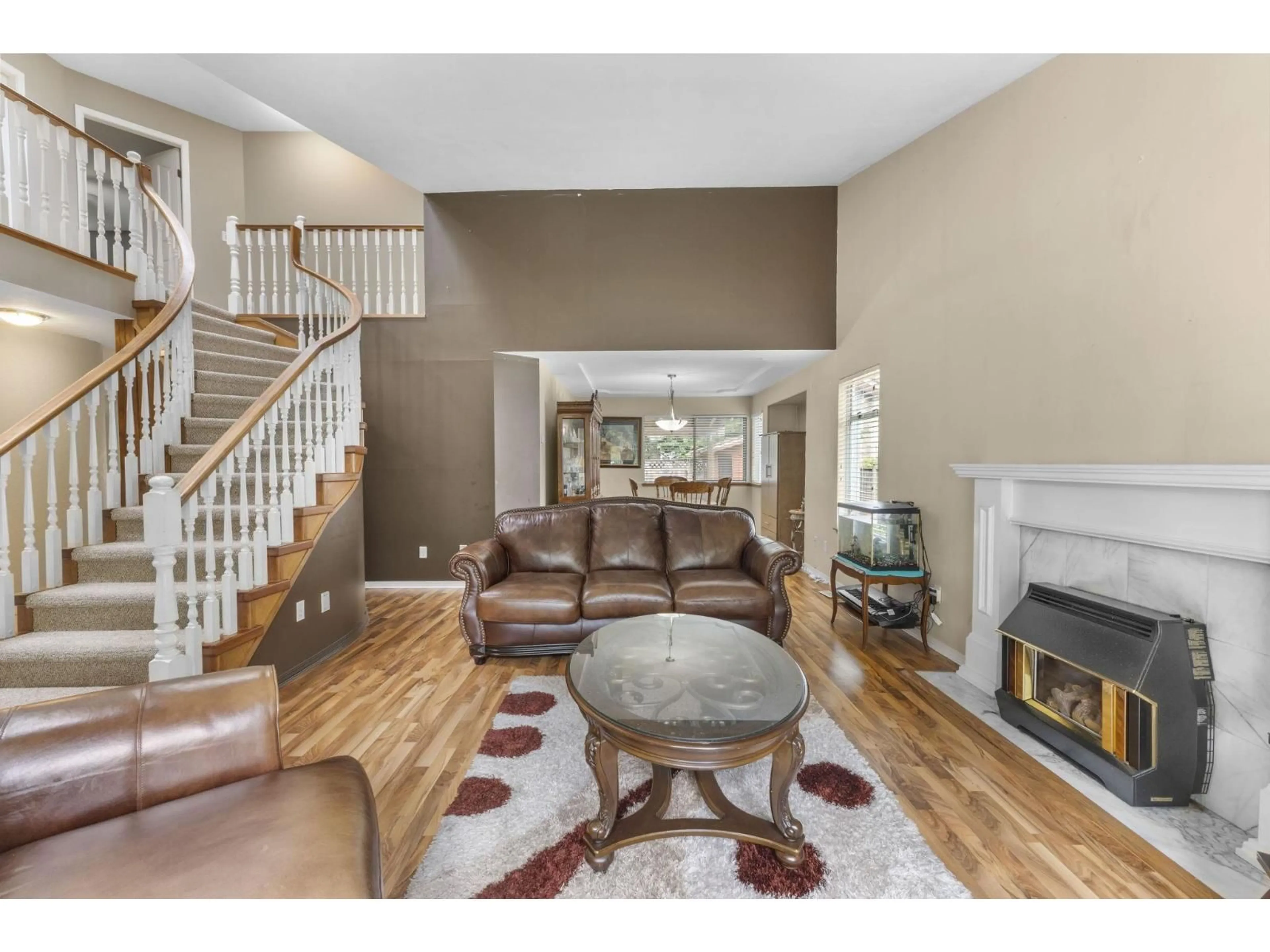 Living room with furniture, unknown for 9291 158, Surrey British Columbia V4N3C2