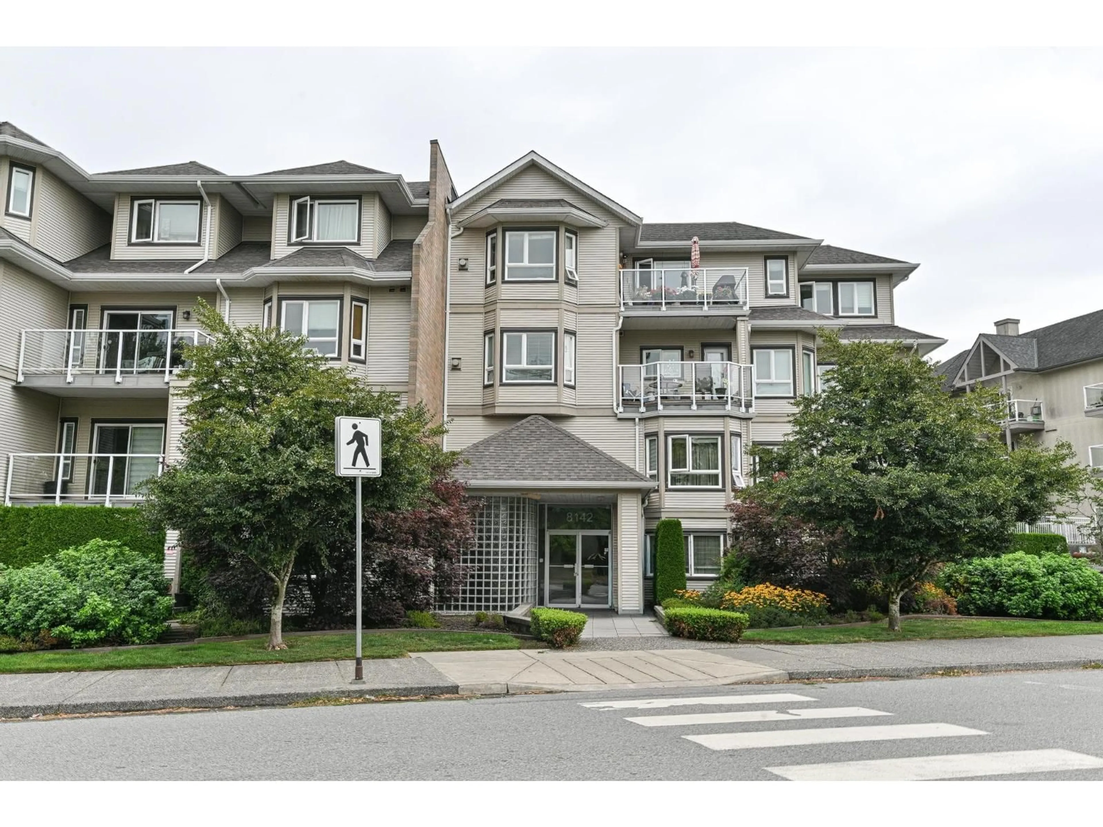 Unknown for 301 - 8142 120A, Surrey British Columbia V3W0N1