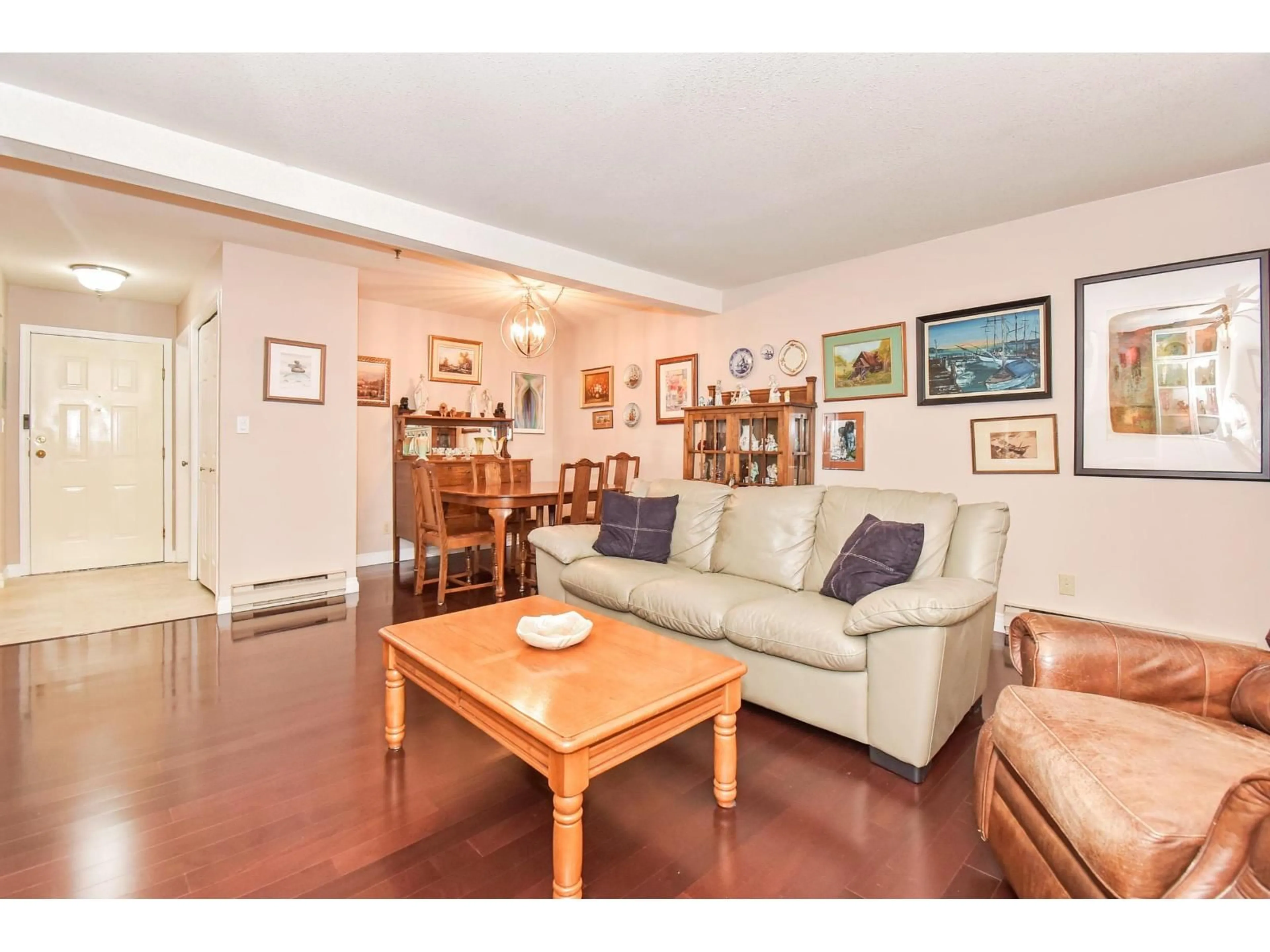 Living room with furniture, unknown for 115 - 5710 201, Langley British Columbia V3A8R8