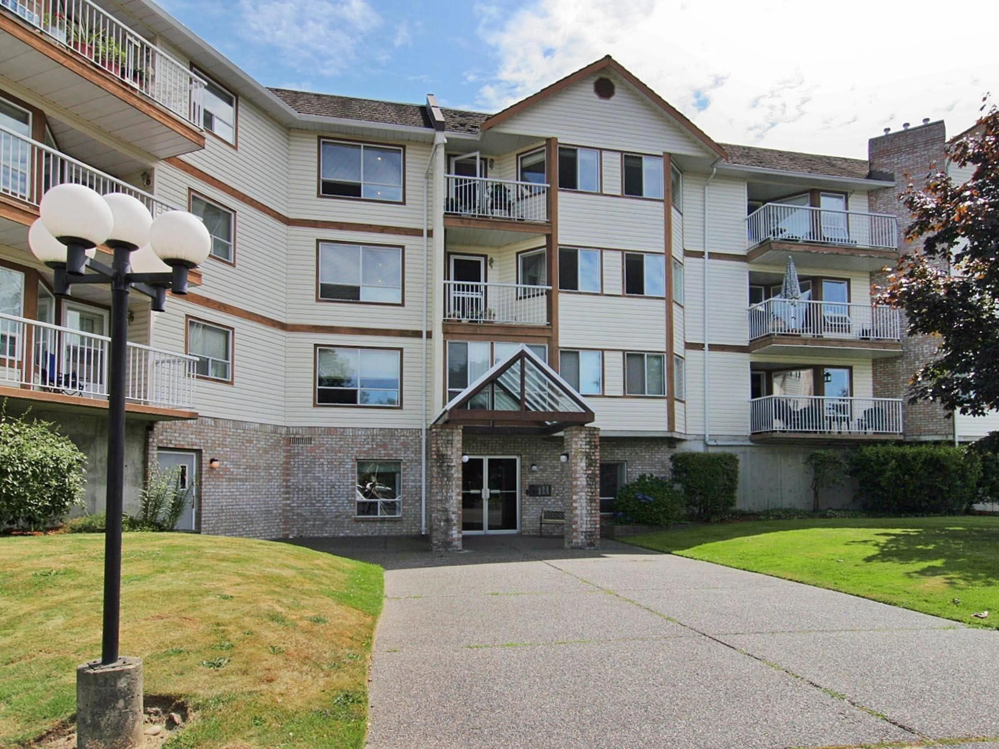 Unknown for 115 - 5710 201, Langley British Columbia V3A8R8