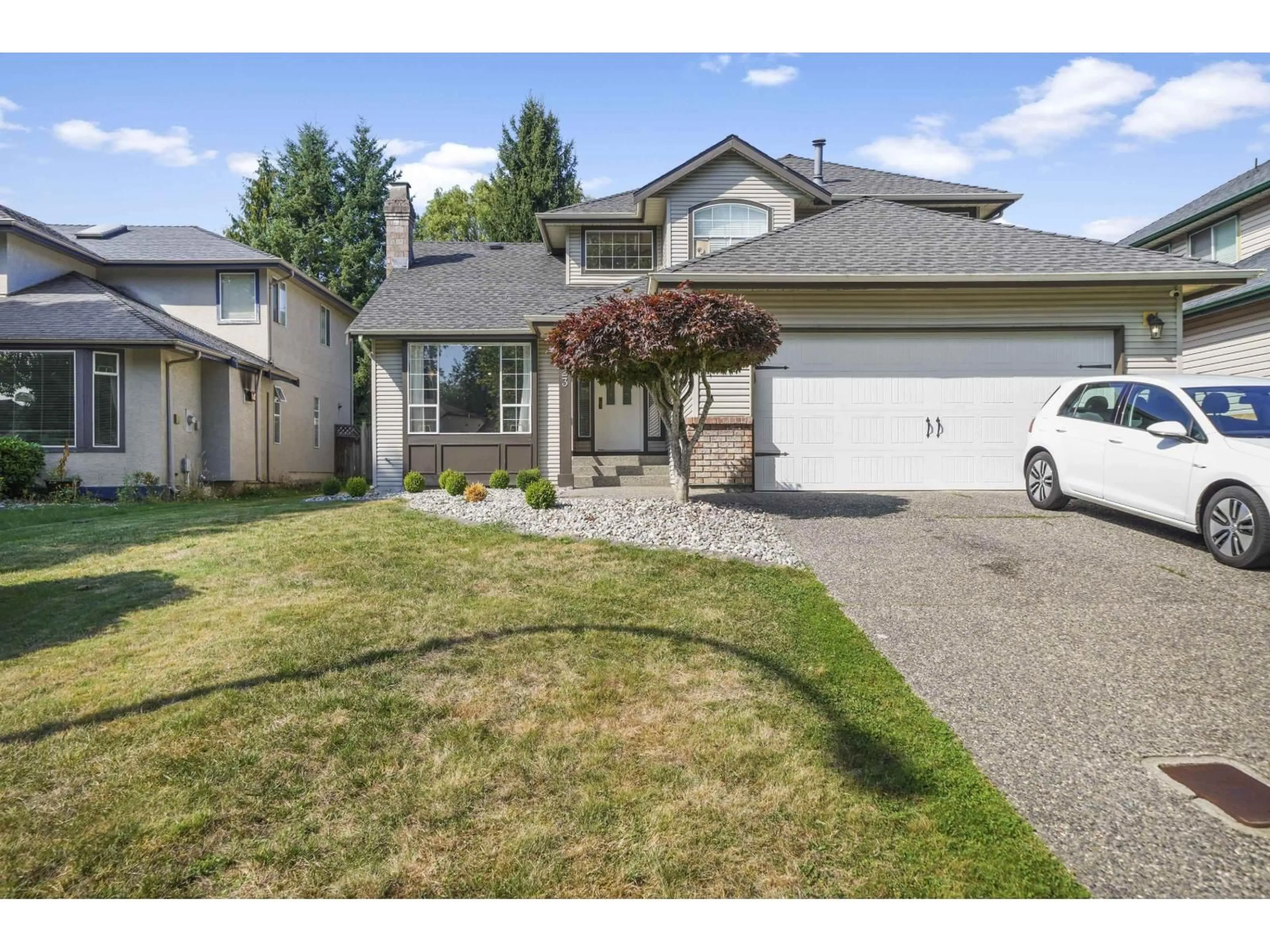 Home with vinyl exterior material, street for 8623 141, Surrey British Columbia V3W3A9