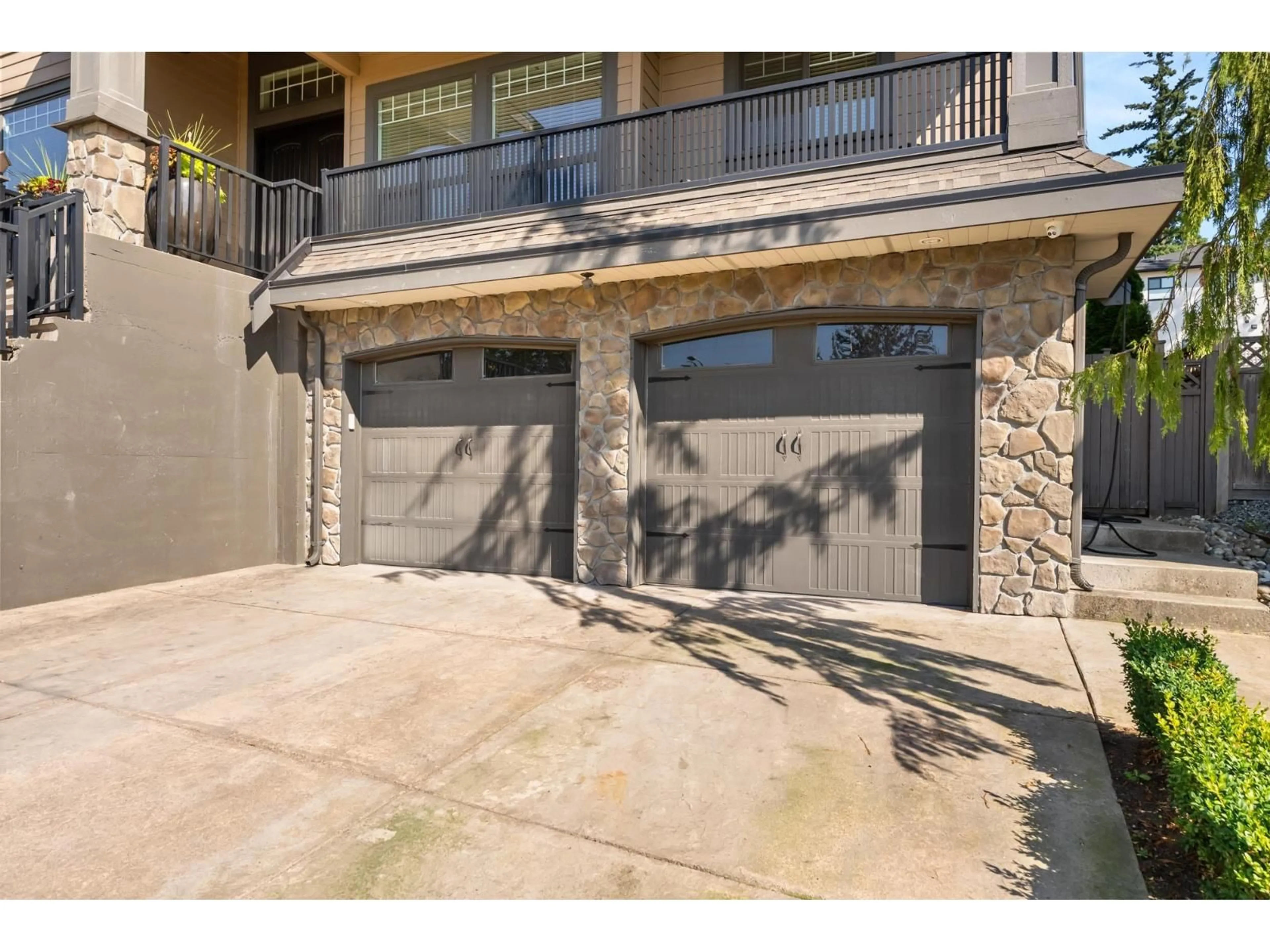 Indoor garage for 5712 181A, Surrey British Columbia V3S3H9