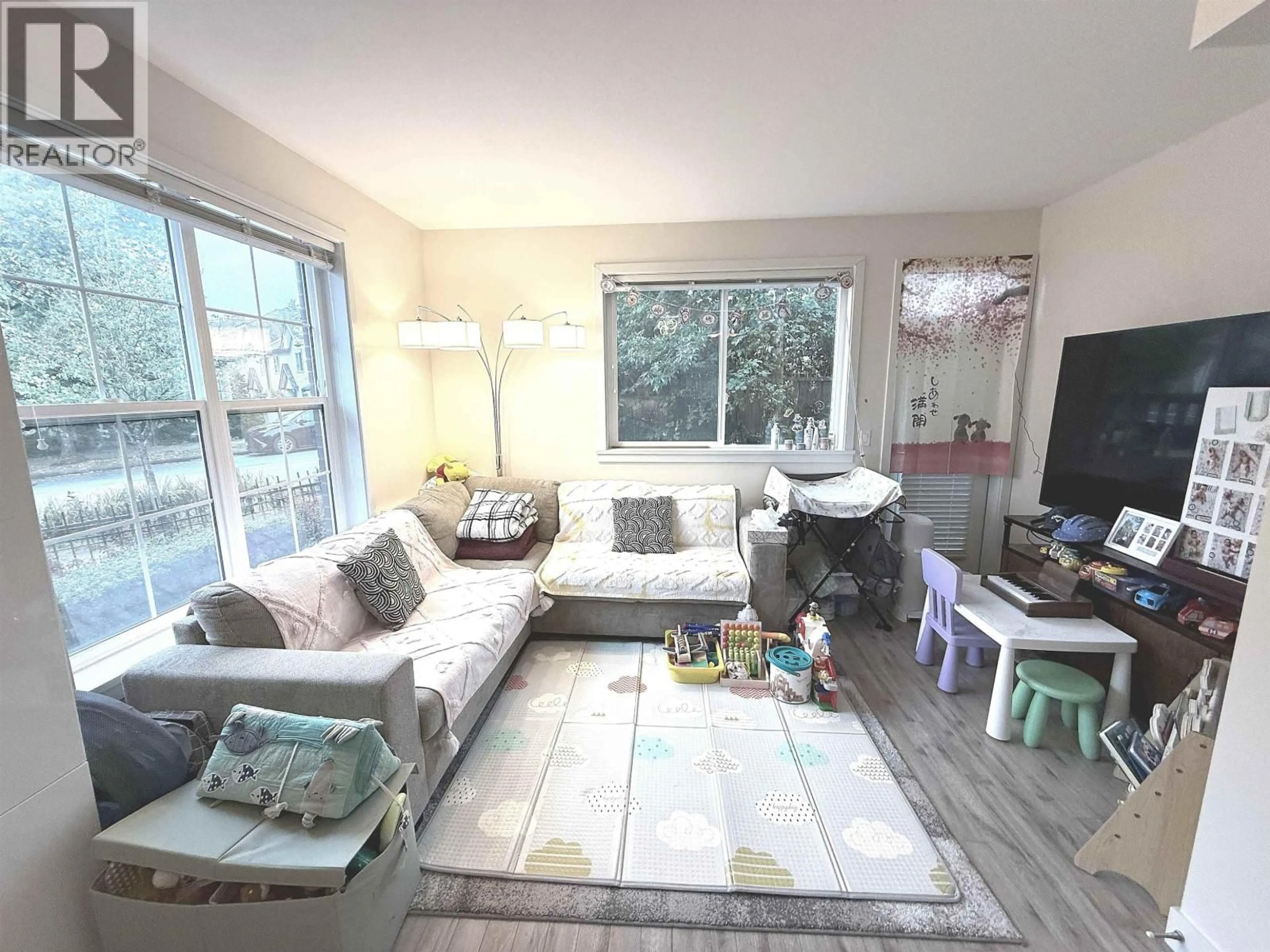 Living room with furniture, unknown for 47 - 7458 BRITTON STREET, Burnaby British Columbia V3N3A5
