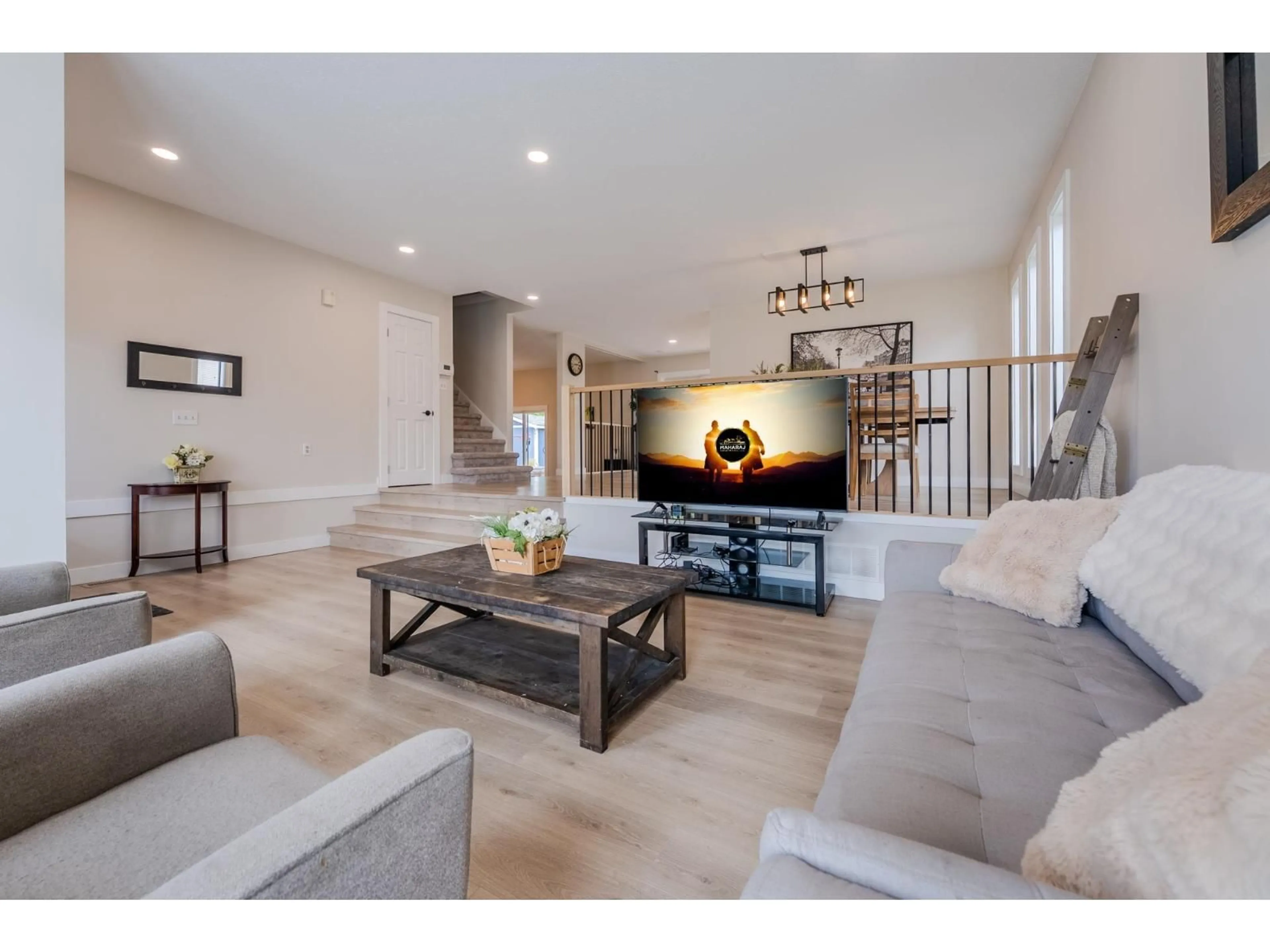 Living room with furniture, unknown for 9210 ASPEN PLACE, Chilliwack British Columbia V2P6W5