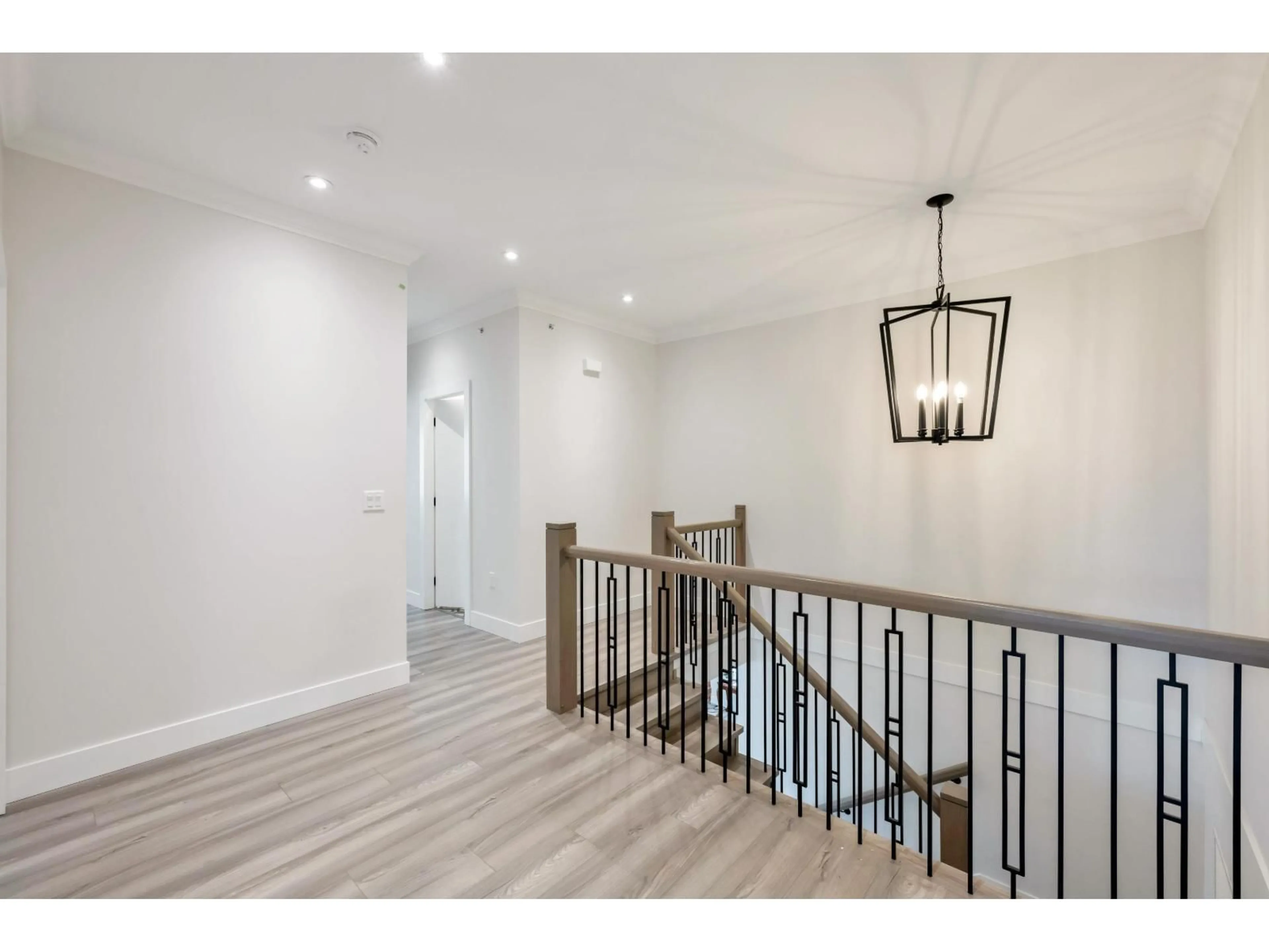 Indoor entryway for 46077 CRESTVIEW DRIVE, Chilliwack British Columbia V2R6G4