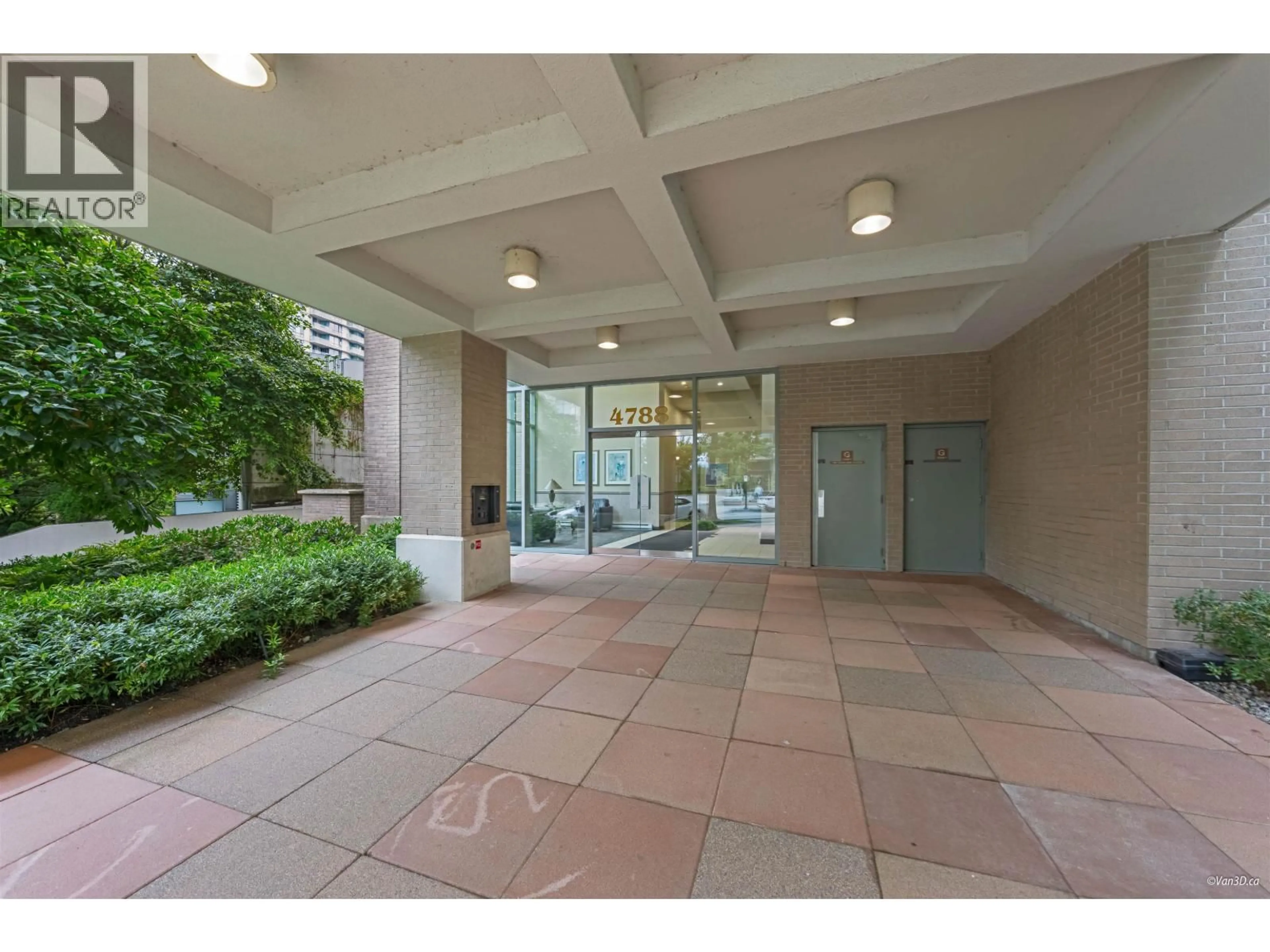 Indoor foyer for 1503 - 4788 HAZEL STREET, Burnaby British Columbia V5H4V9