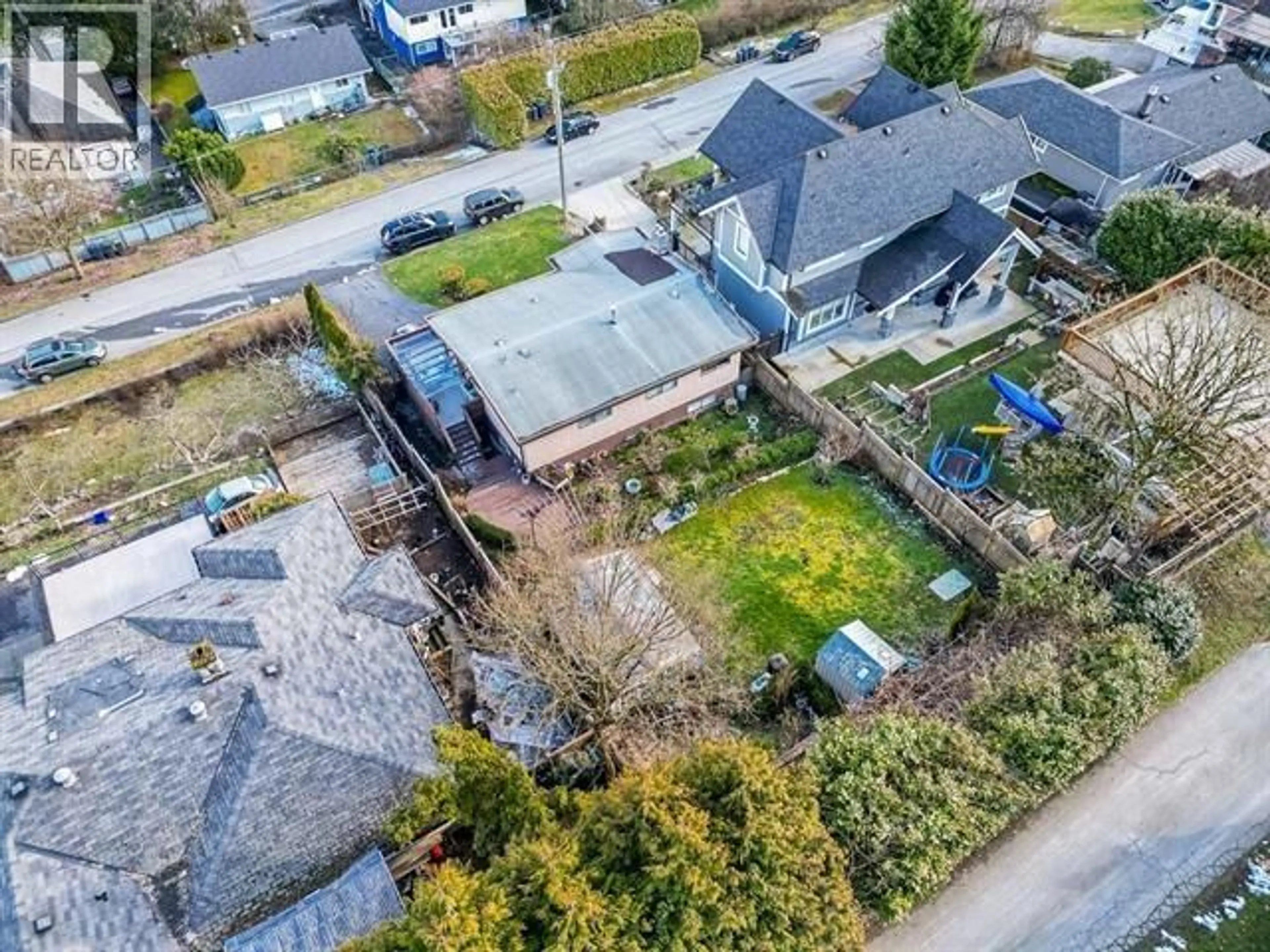 A pic from outside/outdoor area/front of a property/back of a property/a pic from drone, street for 941 TUXEDO DRIVE, Port Moody British Columbia V3H1L2