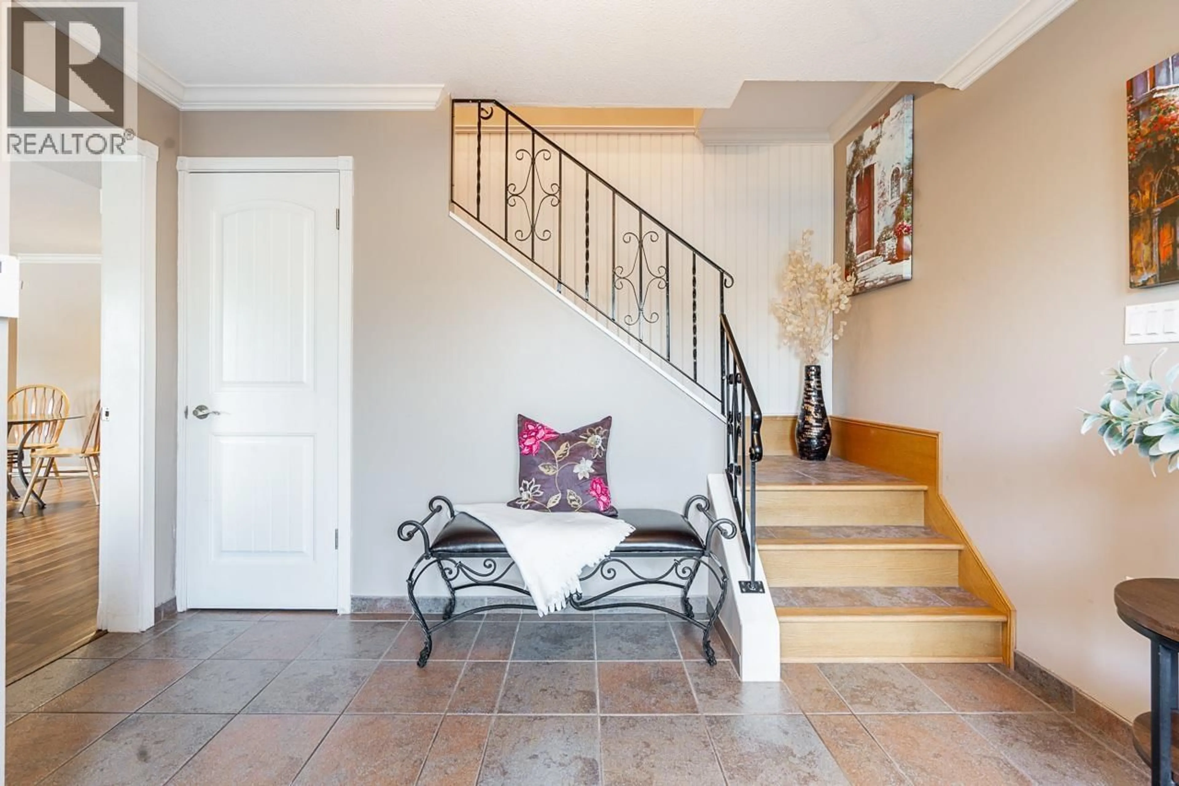 Indoor entryway for 941 TUXEDO DRIVE, Port Moody British Columbia V3H1L2