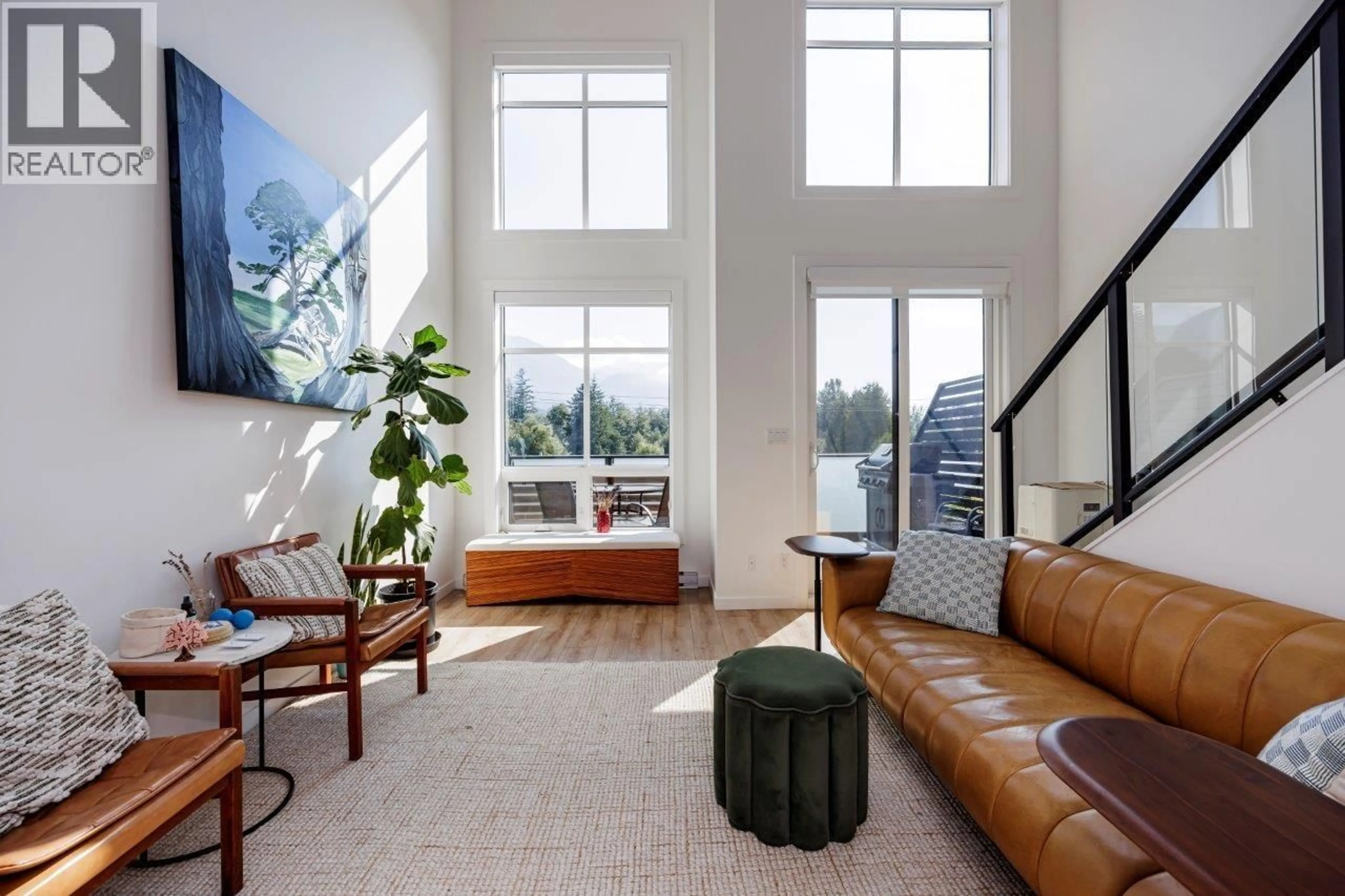Living room with furniture, unknown for 205 - 39769 GOVERNMENT ROAD, Squamish British Columbia V8B0Z1