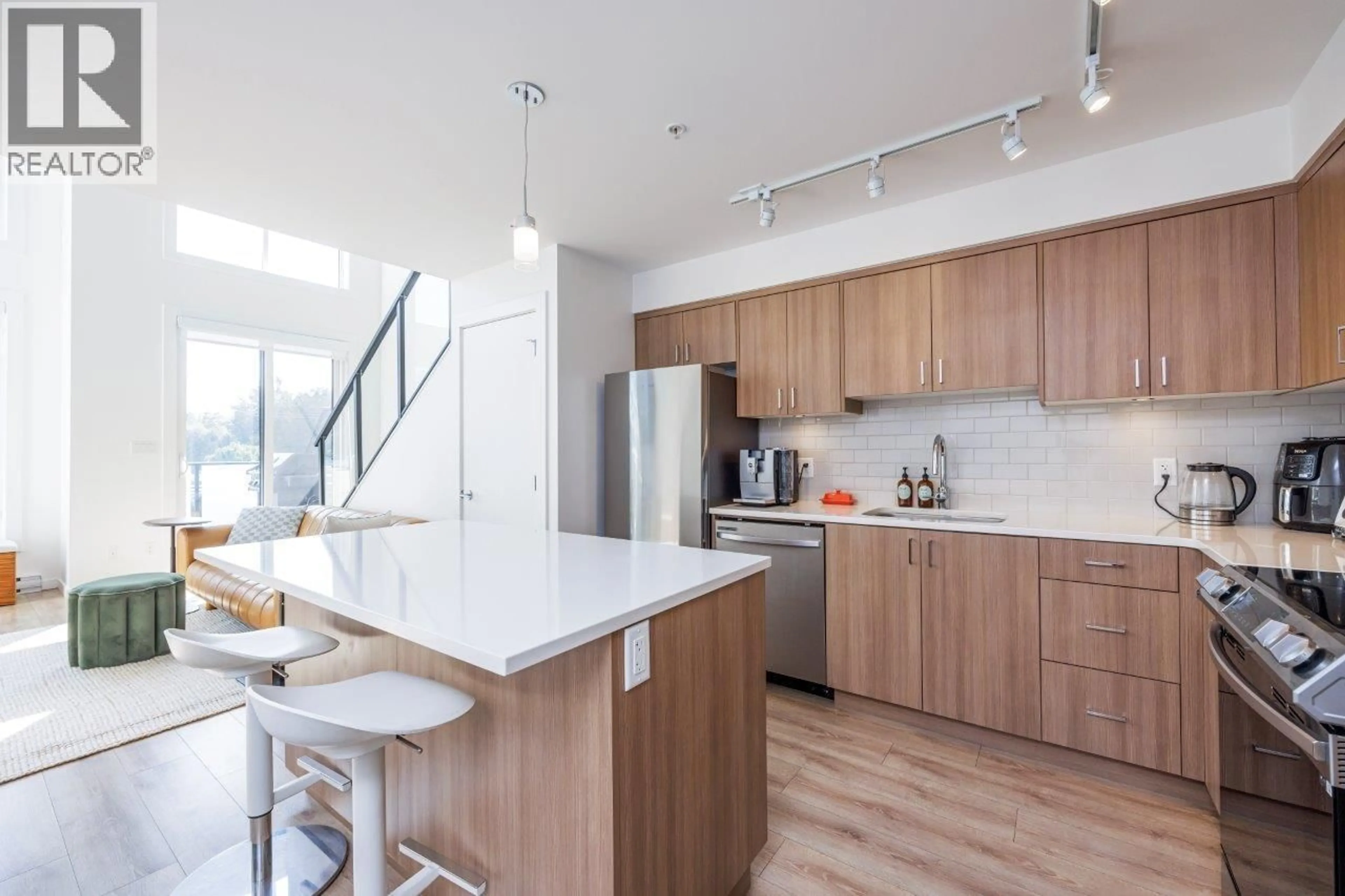 Open concept kitchen, unknown for 205 - 39769 GOVERNMENT ROAD, Squamish British Columbia V8B0Z1