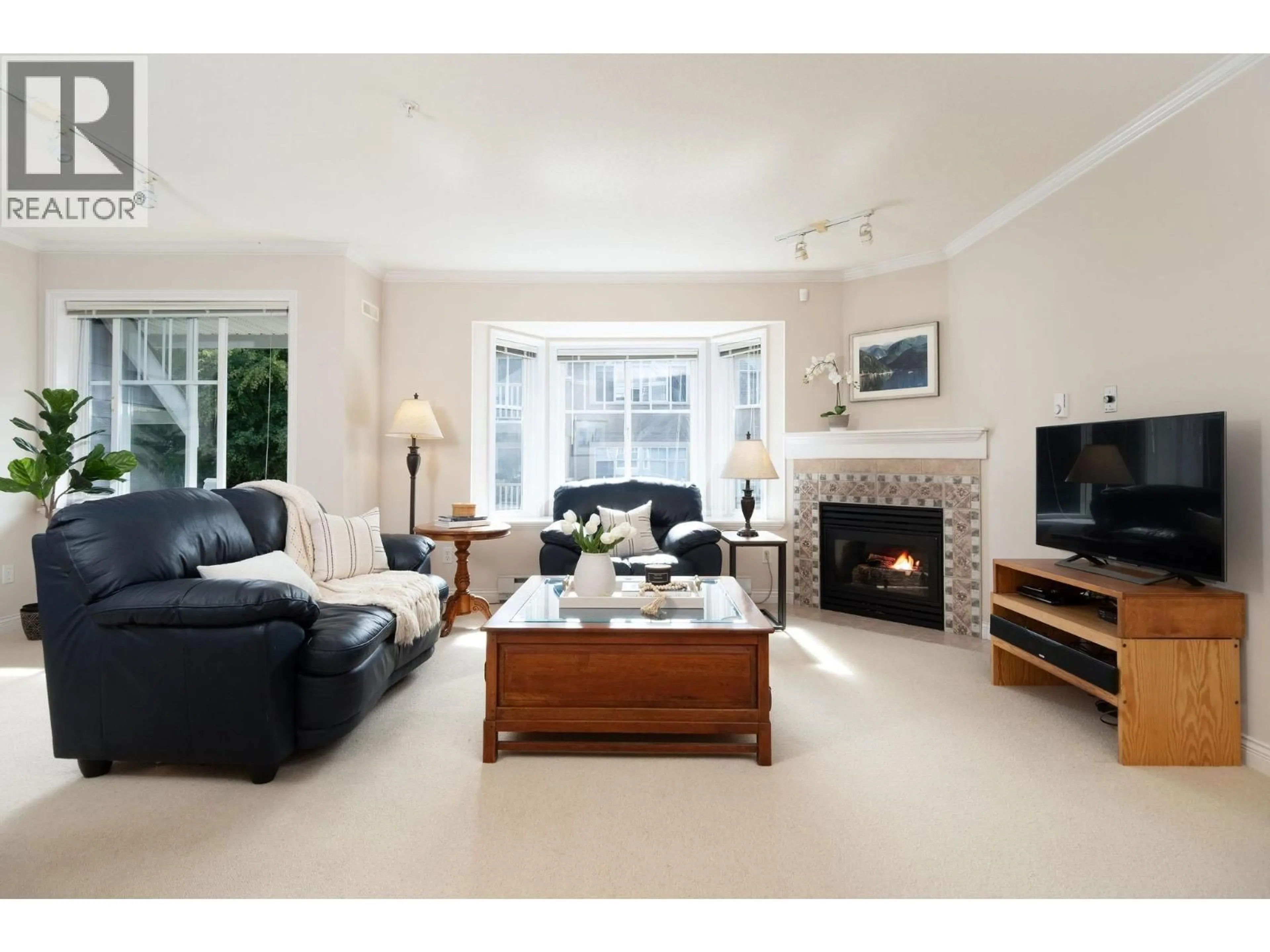 Living room with furniture, unknown for 651 ST. ANDREWS AVENUE, North Vancouver British Columbia V7L4M2