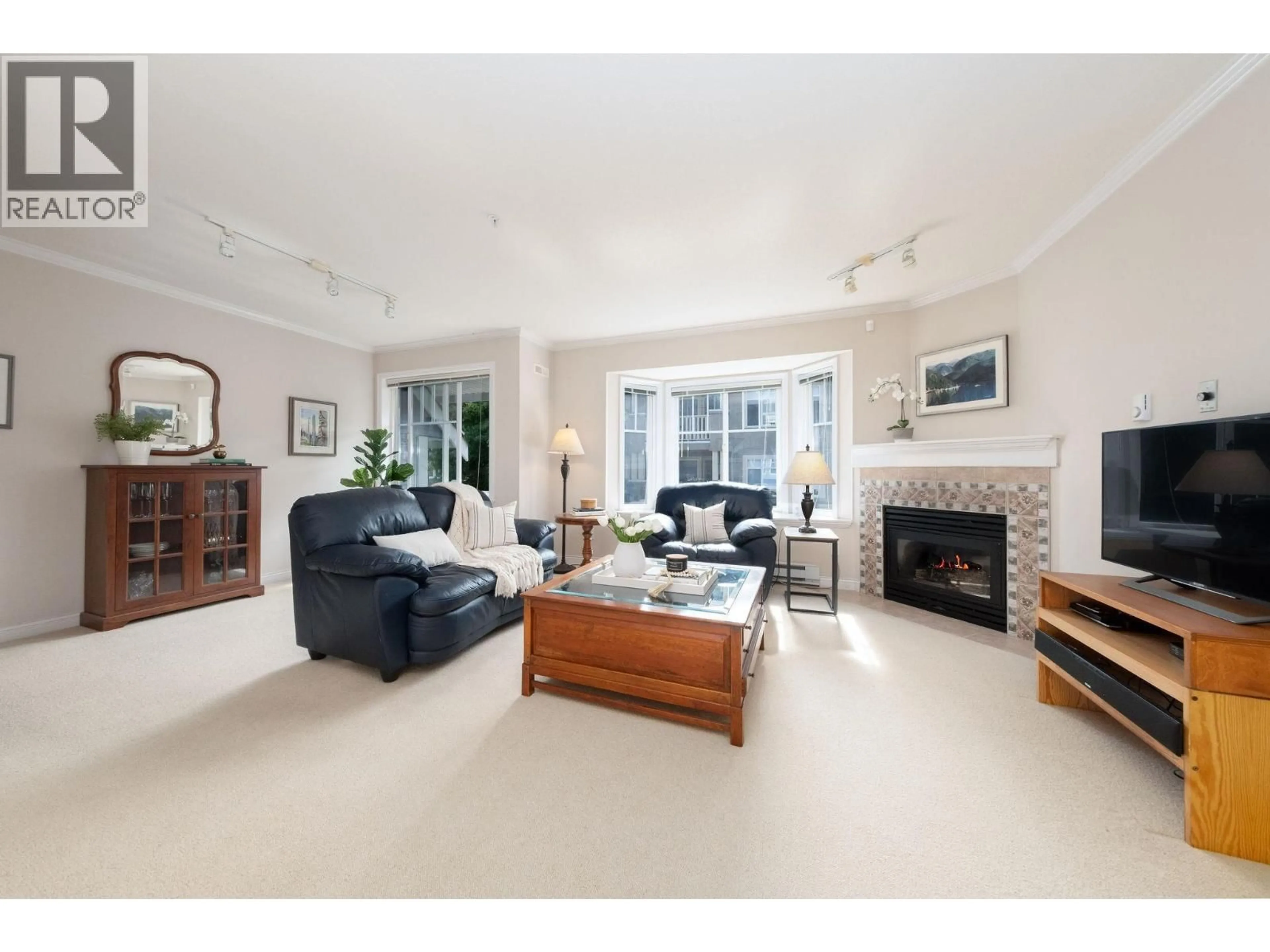 Living room with furniture, unknown for 651 ST. ANDREWS AVENUE, North Vancouver British Columbia V7L4M2