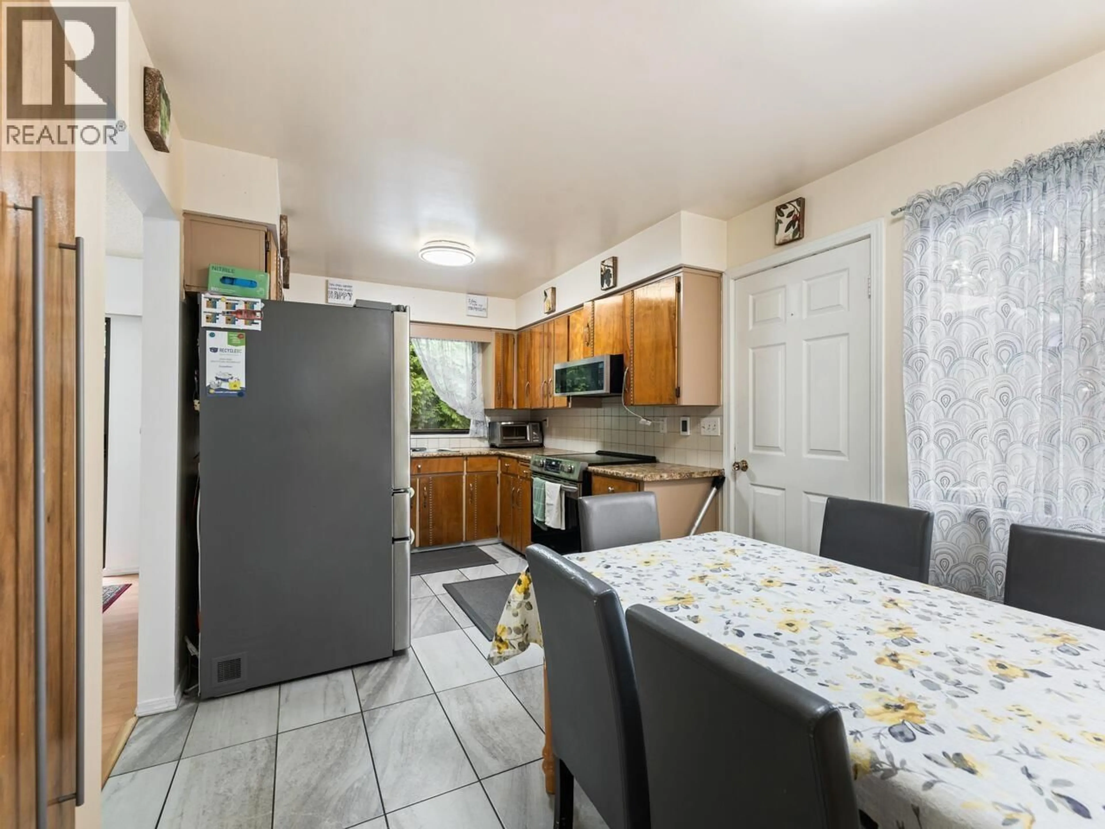 Standard kitchen, unknown for 540 SCHOOLHOUSE STREET, Coquitlam British Columbia V3J5P1