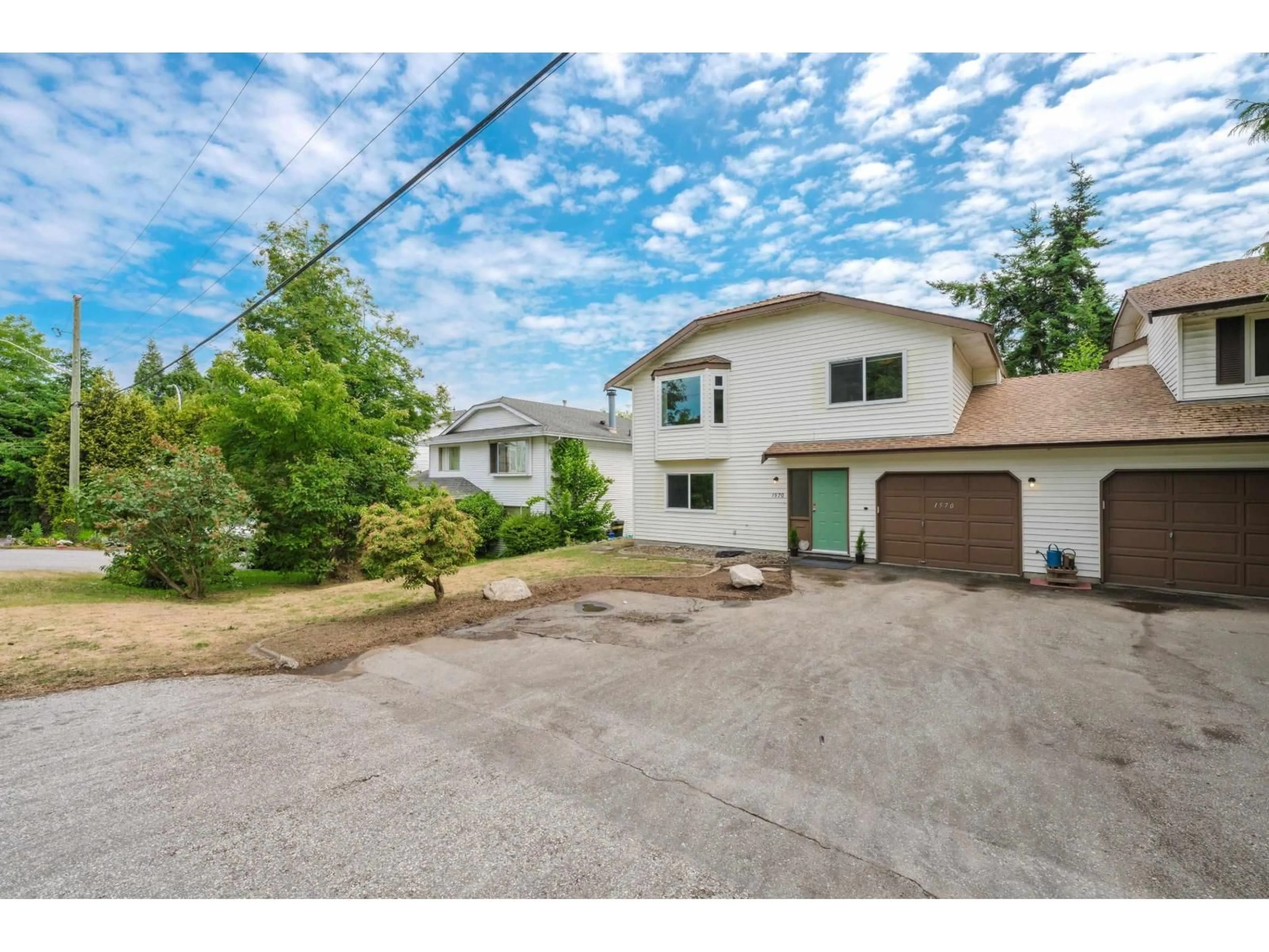 A pic from outside/outdoor area/front of a property/back of a property/a pic from drone, street for 1570 161, Surrey British Columbia V4A4X8