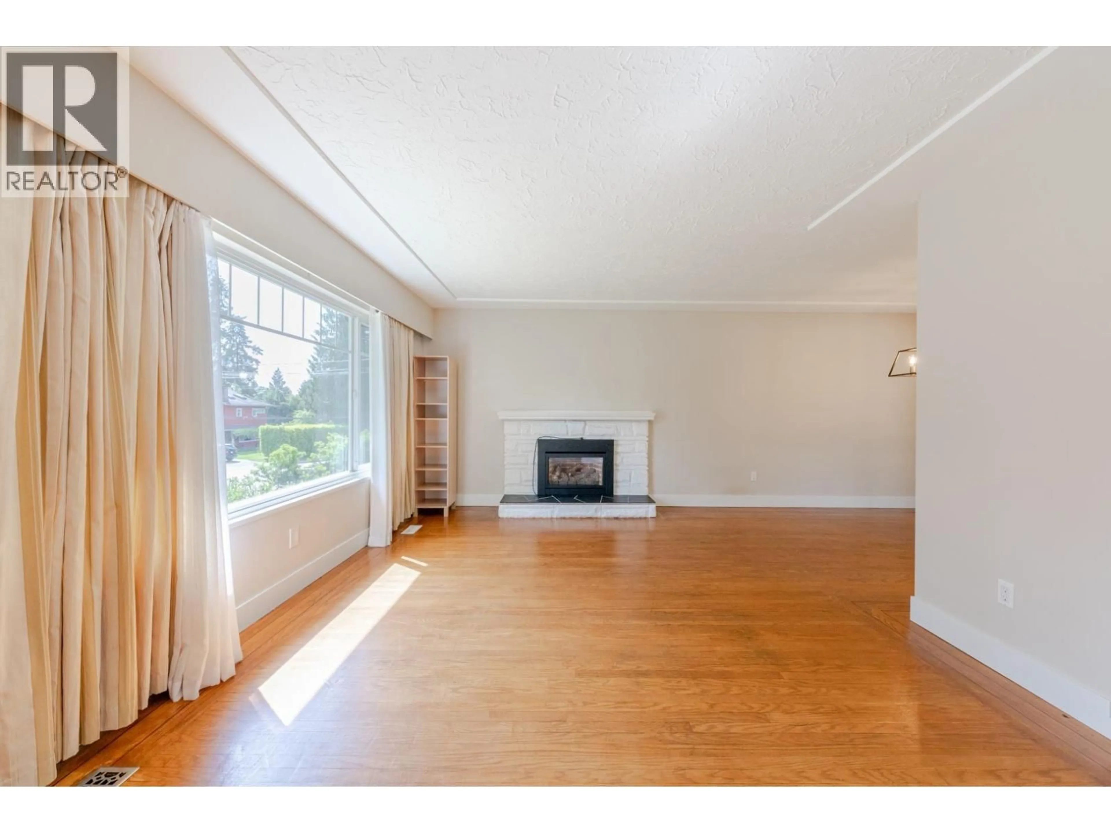 A pic of a room for 3729 WELLINGTON STREET, Port Coquitlam British Columbia V3B3Y9