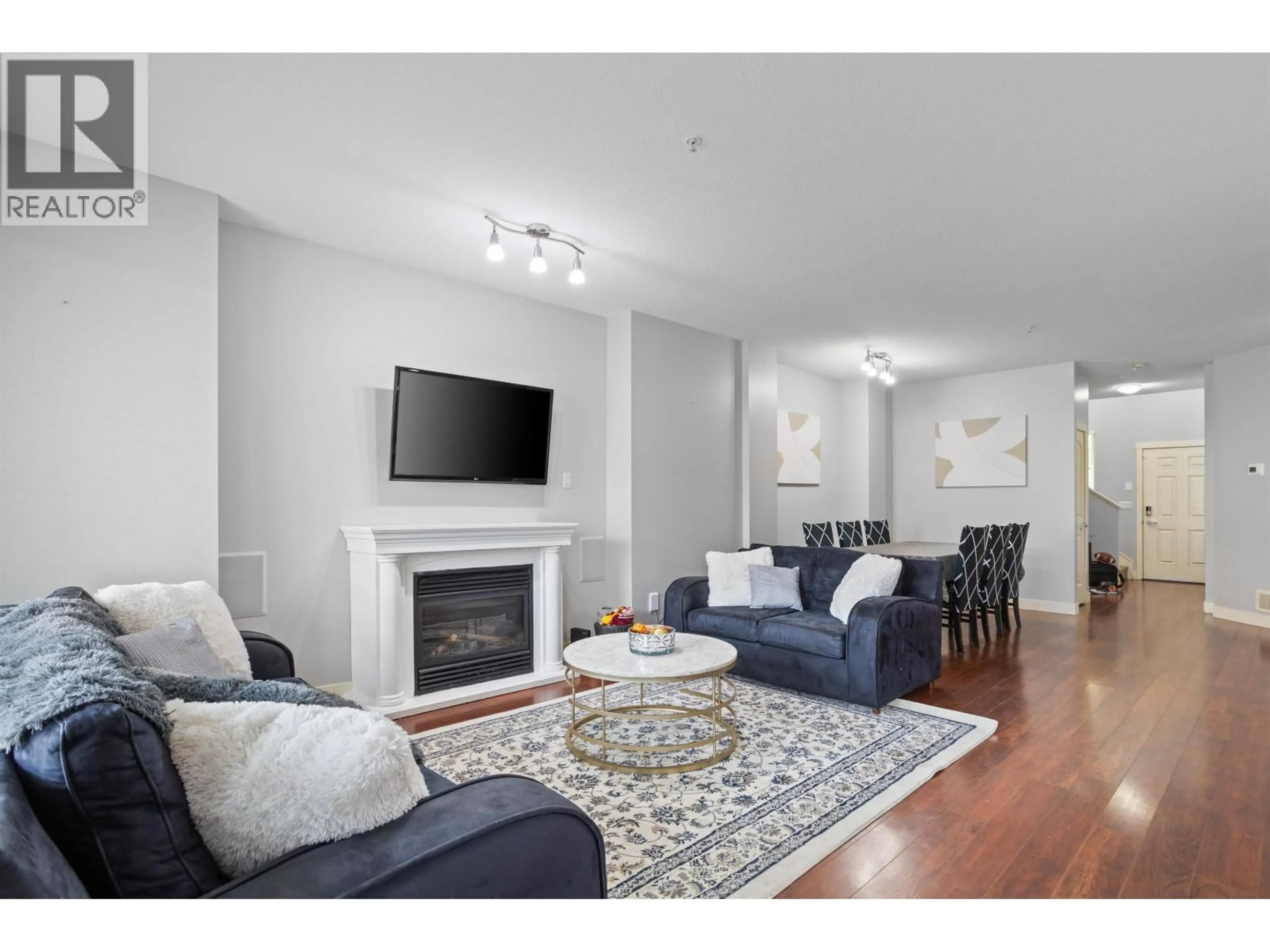 Living room with furniture, unknown for 23413 KANAKA WAY, Maple Ridge British Columbia V2W0B7