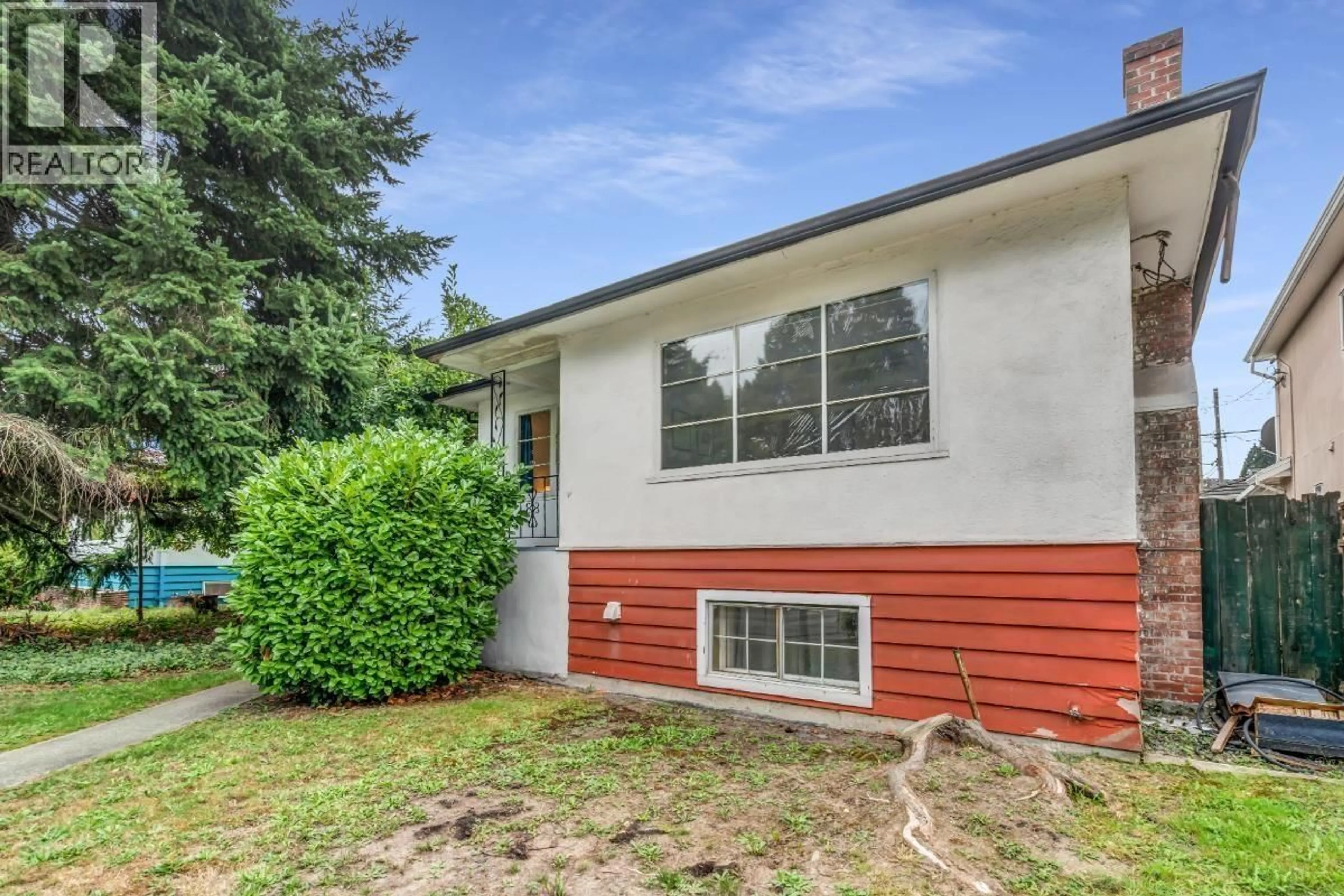 Home with vinyl exterior material, street for 1260 33RD AVENUE, Vancouver British Columbia V5V3B6