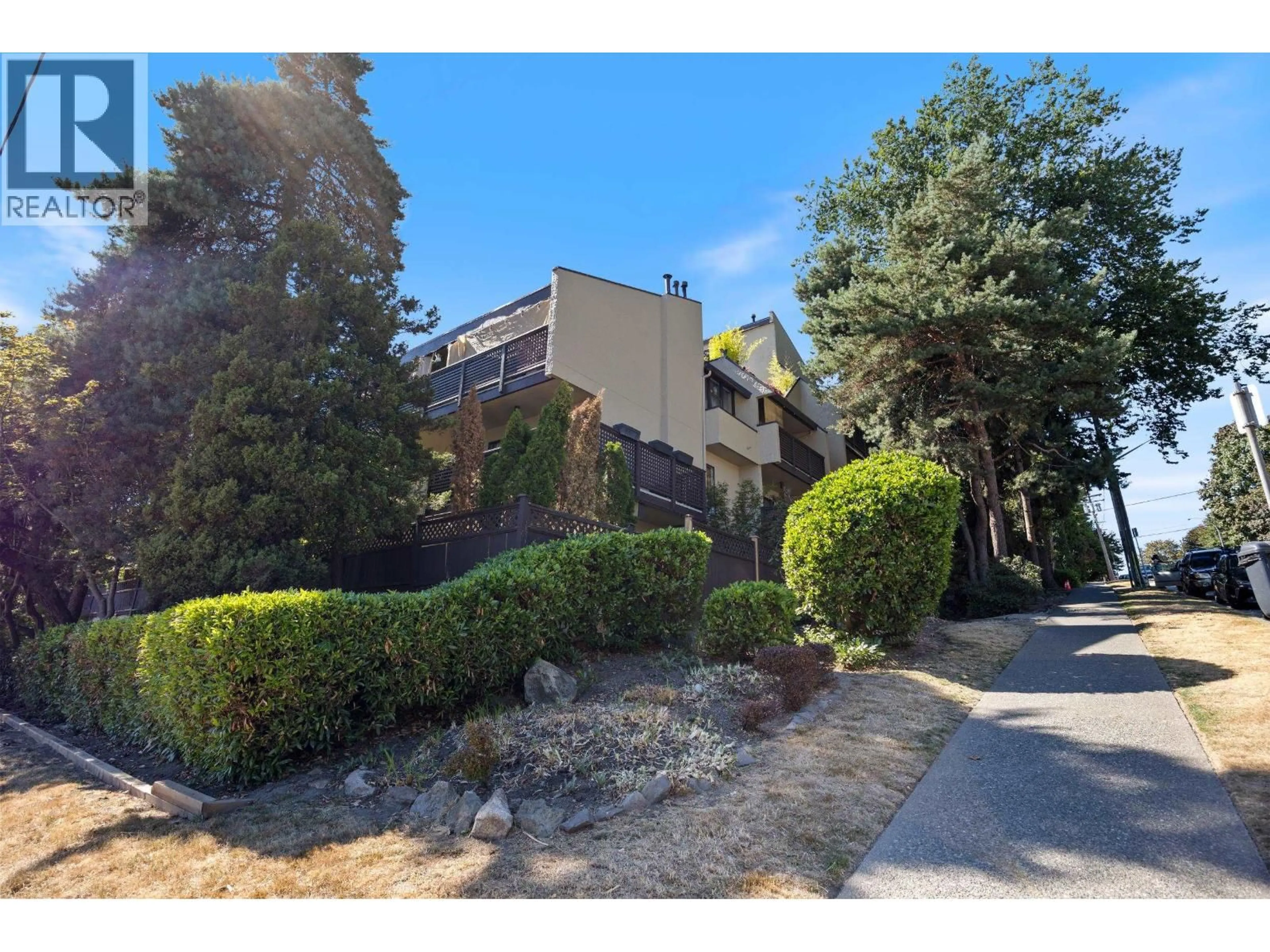 A pic from outside/outdoor area/front of a property/back of a property/a pic from drone, street for 306 - 110 SEVENTH STREET, New Westminster British Columbia V3M5W5