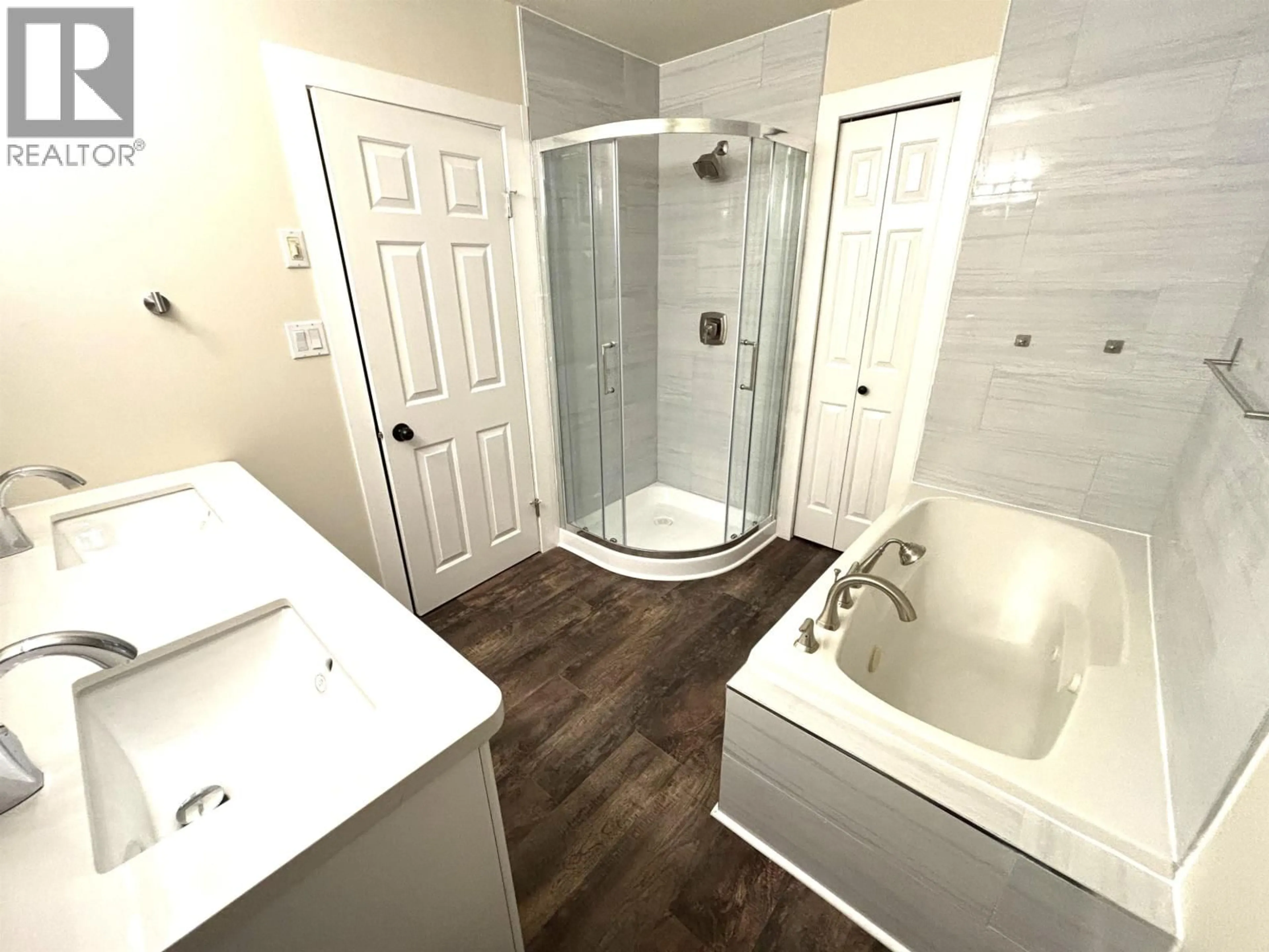 Contemporary bathroom, ceramic/tile floor for 6080 SKAHA CRESCENT, Richmond British Columbia V7C2R2