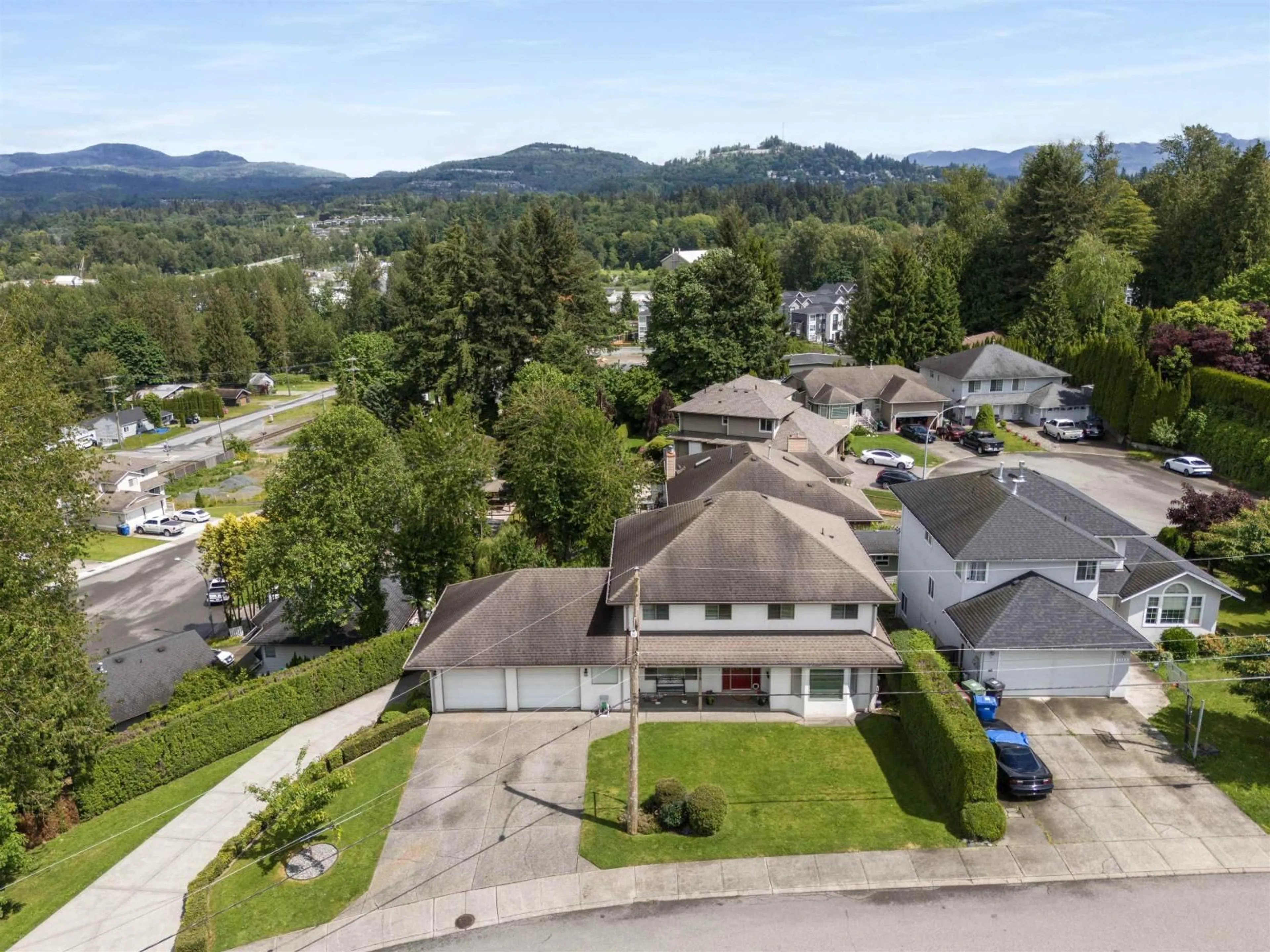 A pic from outside/outdoor area/front of a property/back of a property/a pic from drone, mountain view for 2898 MOUNTVIEW, Abbotsford British Columbia V2S6R2