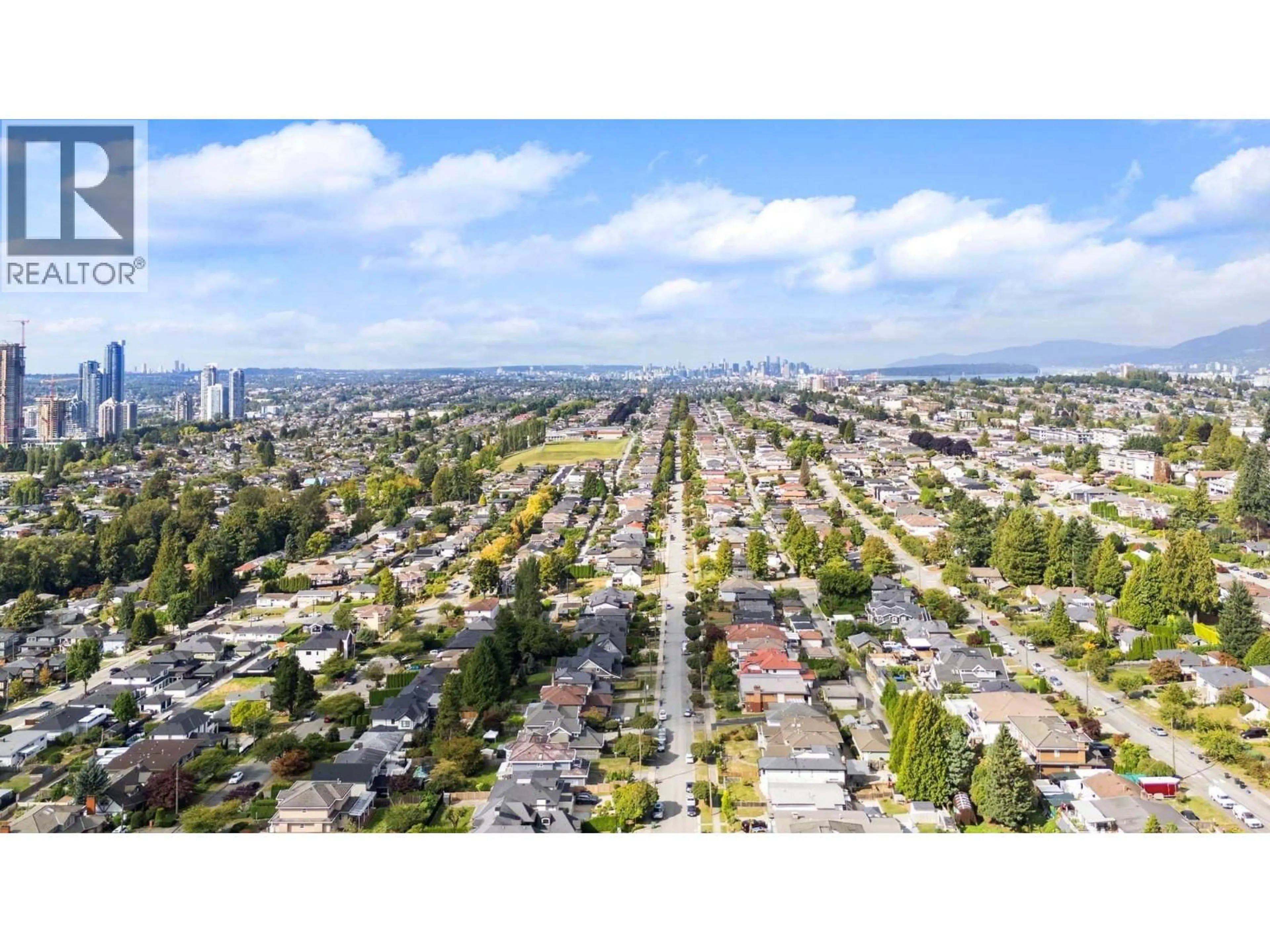 A pic from outside/outdoor area/front of a property/back of a property/a pic from drone, street for 5617 UNION STREET, Burnaby British Columbia V5B1W6