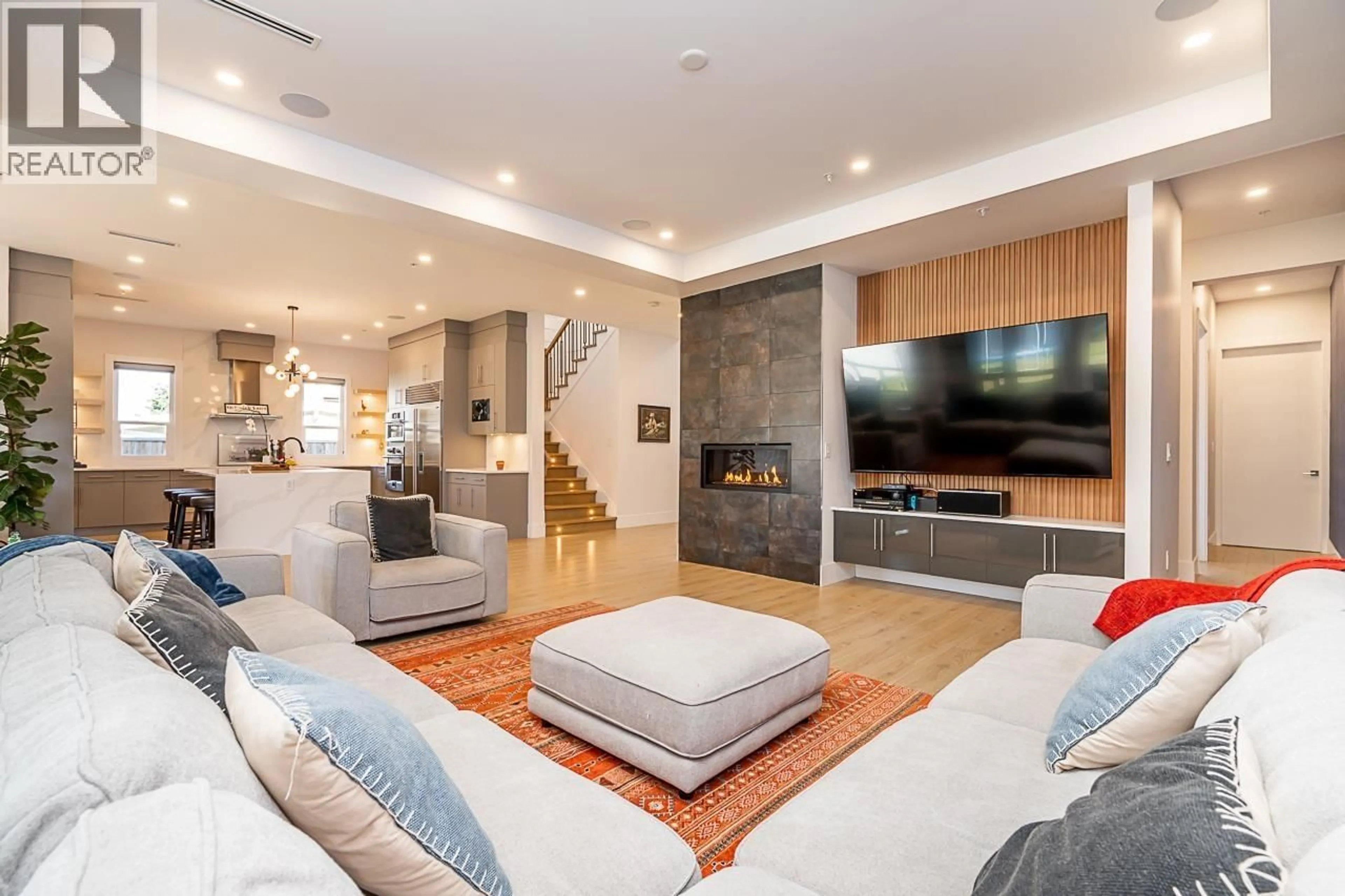 Living room with furniture, unknown for 21661 RIDGEWAY CRESCENT, Maple Ridge British Columbia V2X3Z6