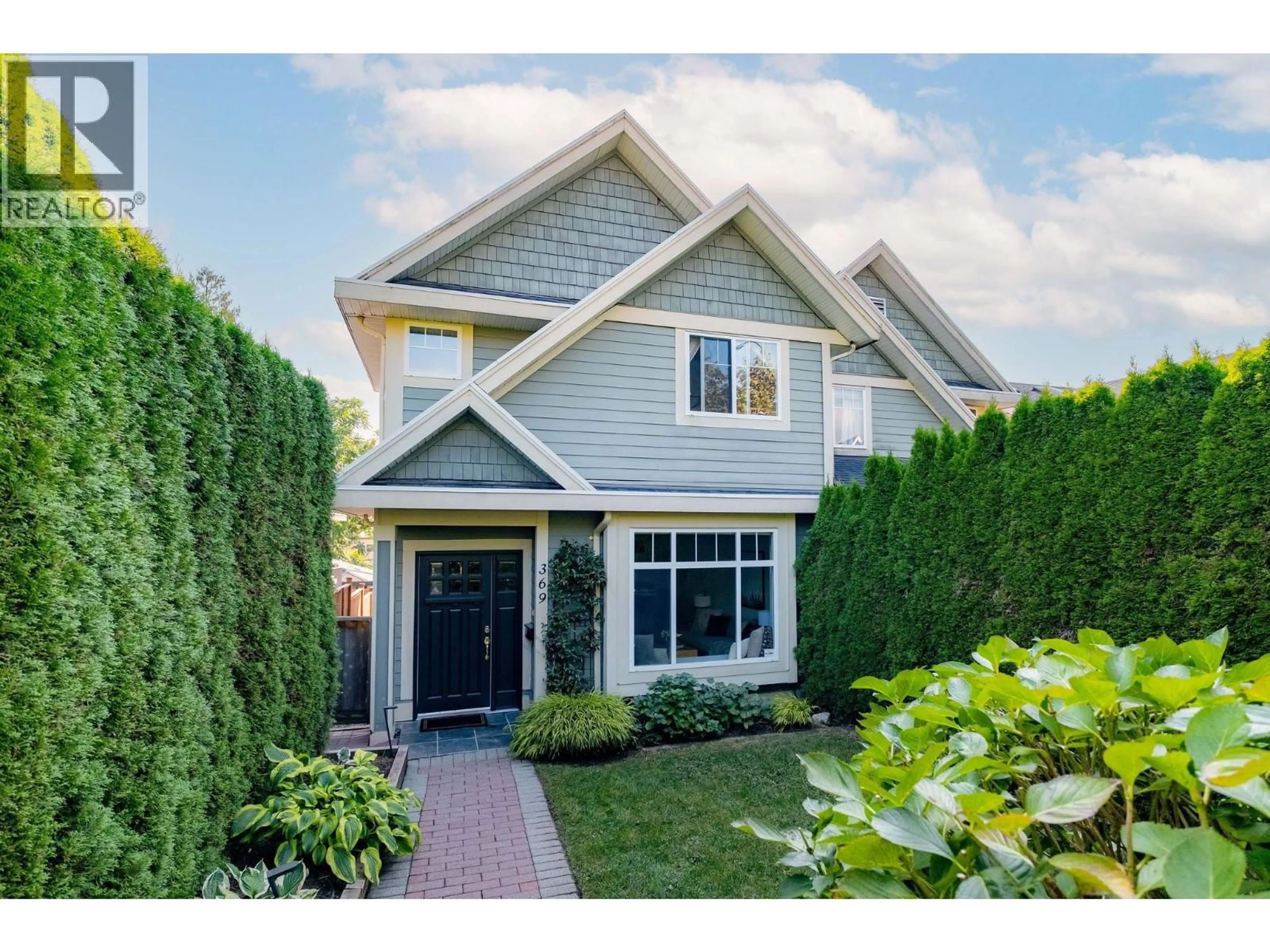 Home with vinyl exterior material, street for 369 5TH STREET, North Vancouver British Columbia V7L1M1
