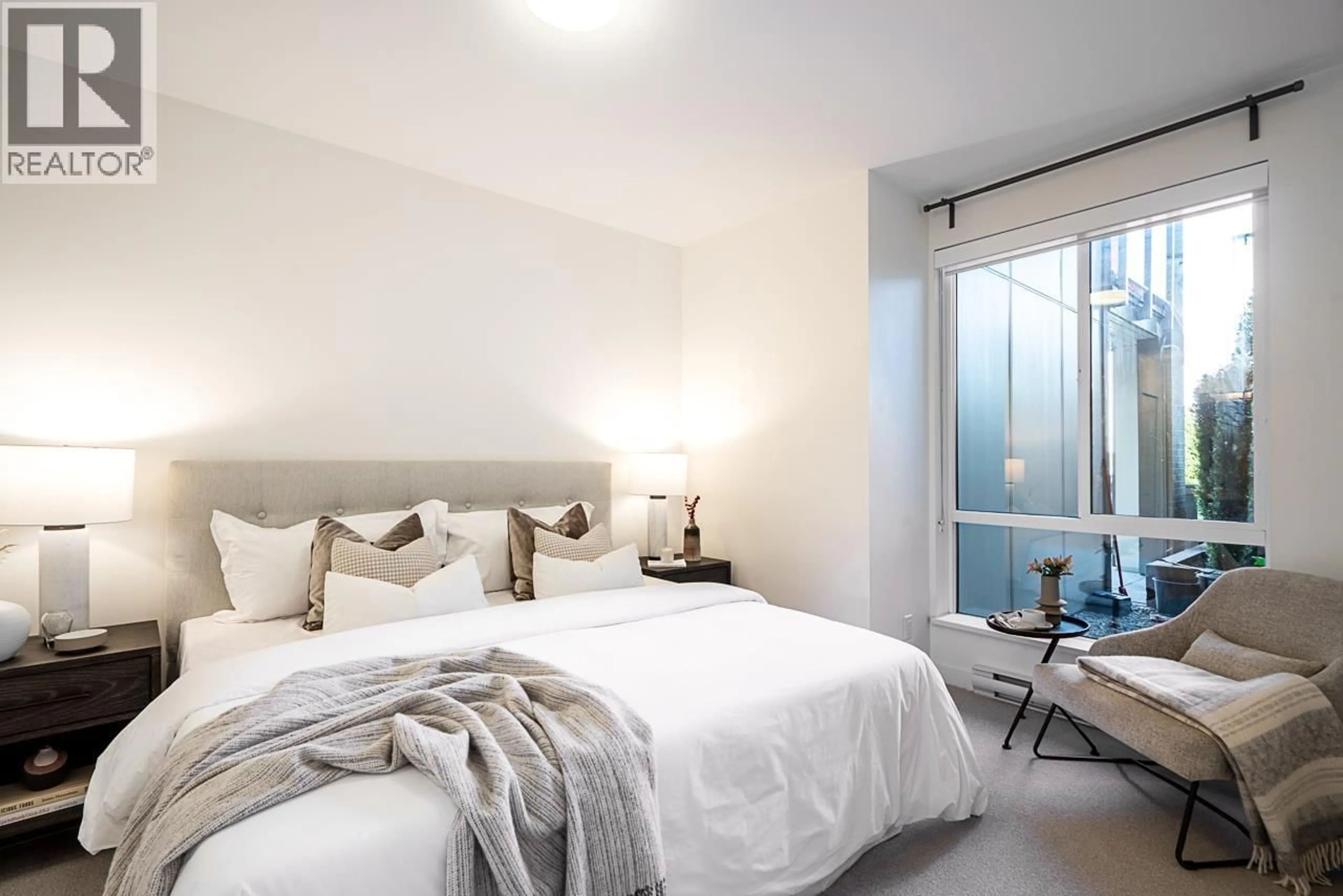Bedroom with bed, unknown for 103 - 5460 BROADWAY, Burnaby British Columbia V5B0B4