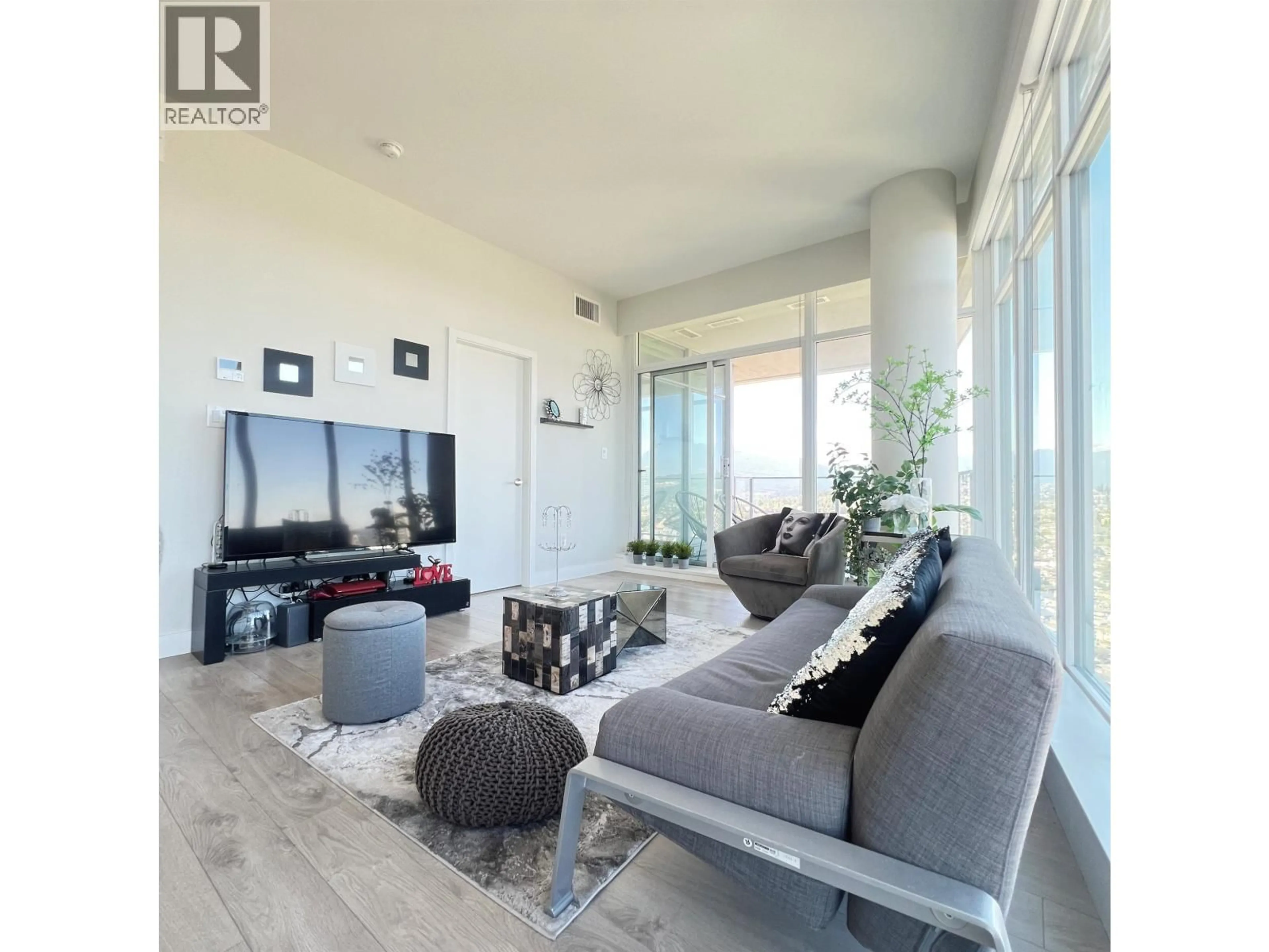 Living room with furniture, unknown for 4110 - 1788 GILMORE AVENUE, Burnaby British Columbia V5C0L5