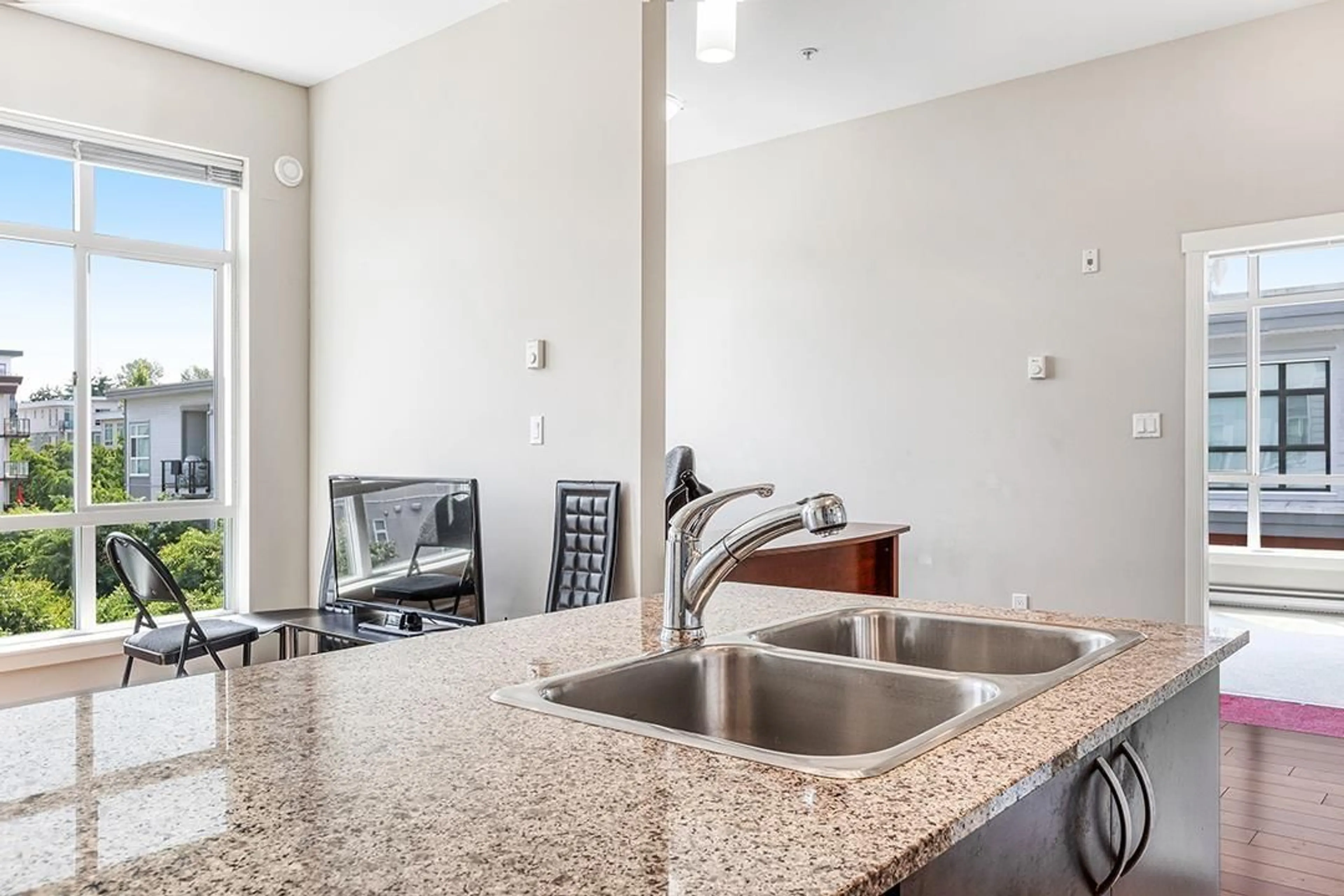 Standard kitchen, unknown for 521 - 13728 108, Surrey British Columbia V3T0G2