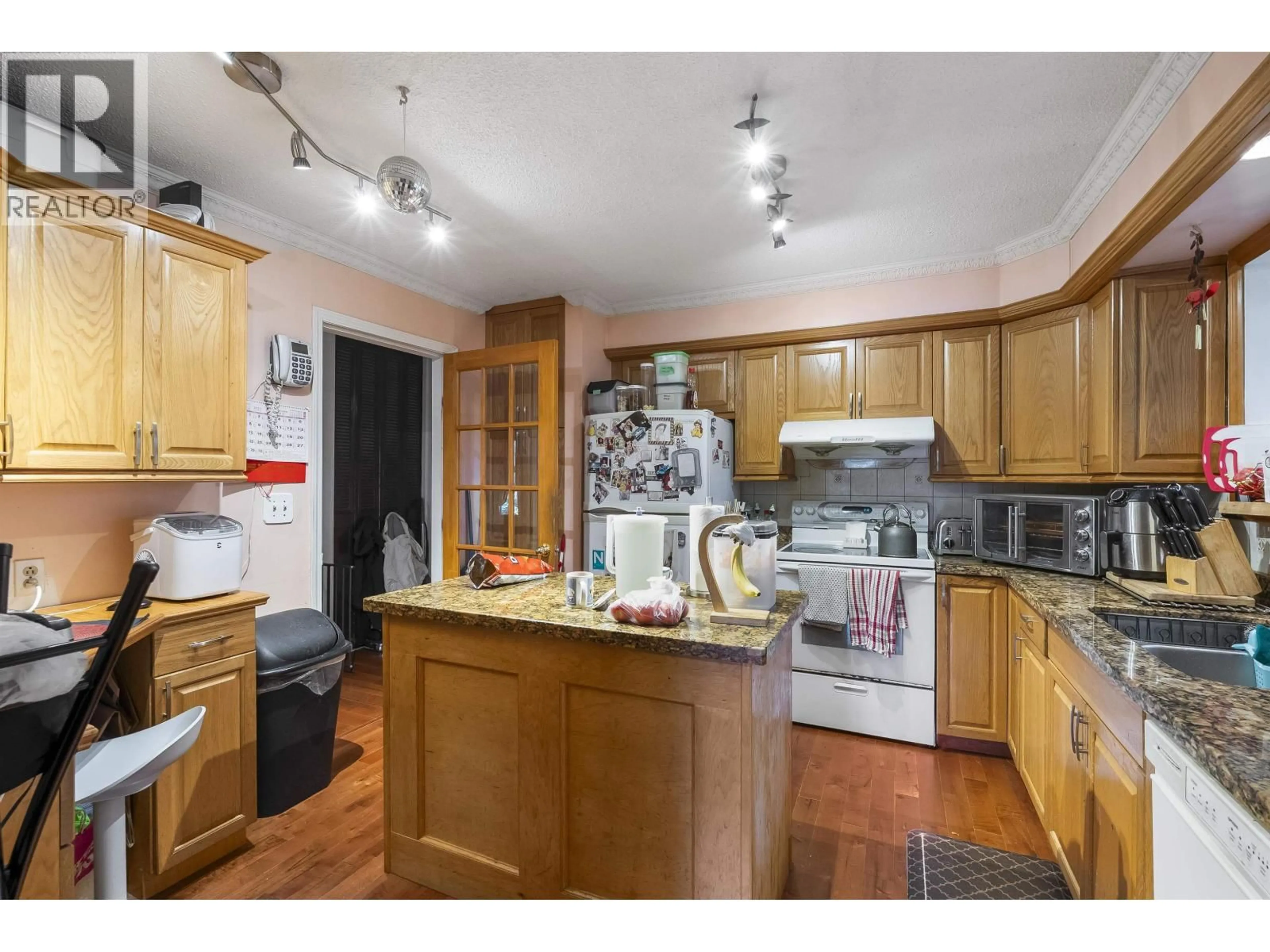 Standard kitchen, wood/laminate floor for 3106 MARINER WAY, Coquitlam British Columbia V3C3T3