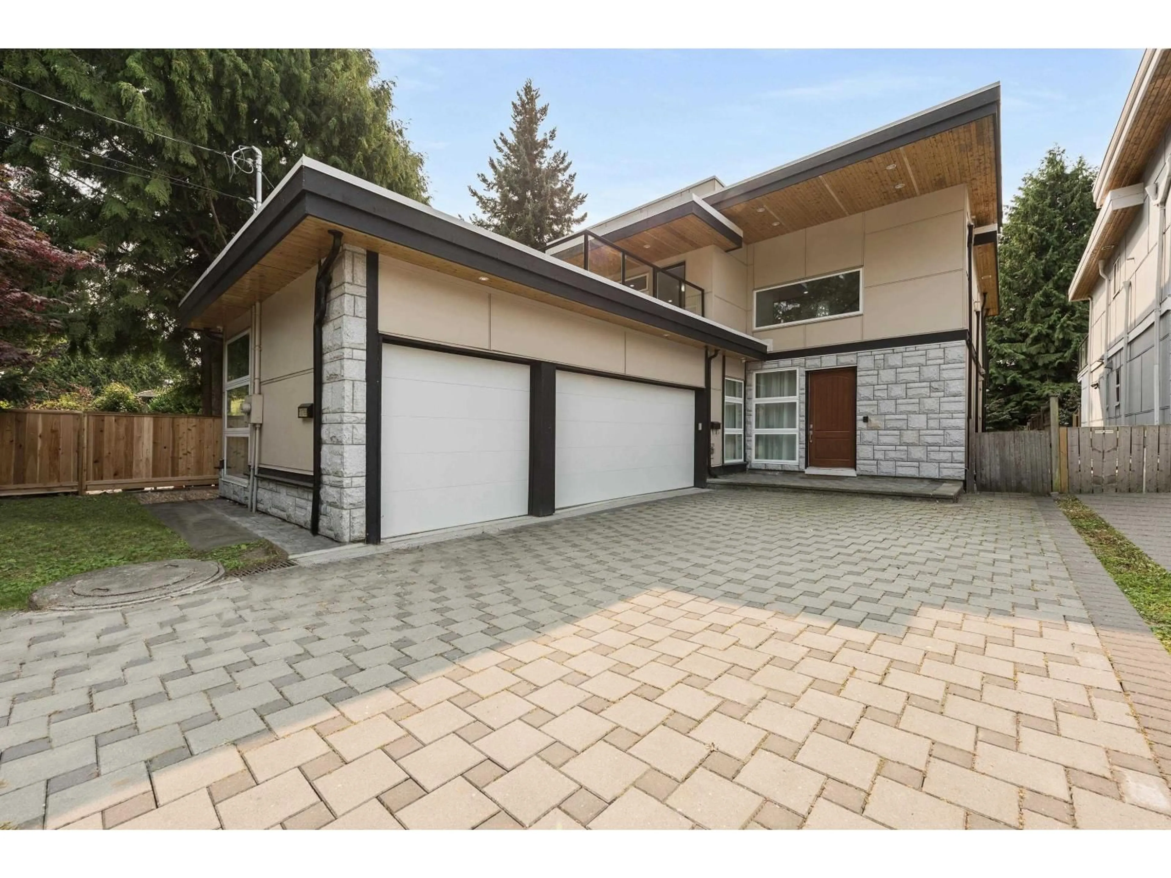 Home with brick exterior material, street for 13766 NORTH BLUFF, White Rock British Columbia V4B3B9