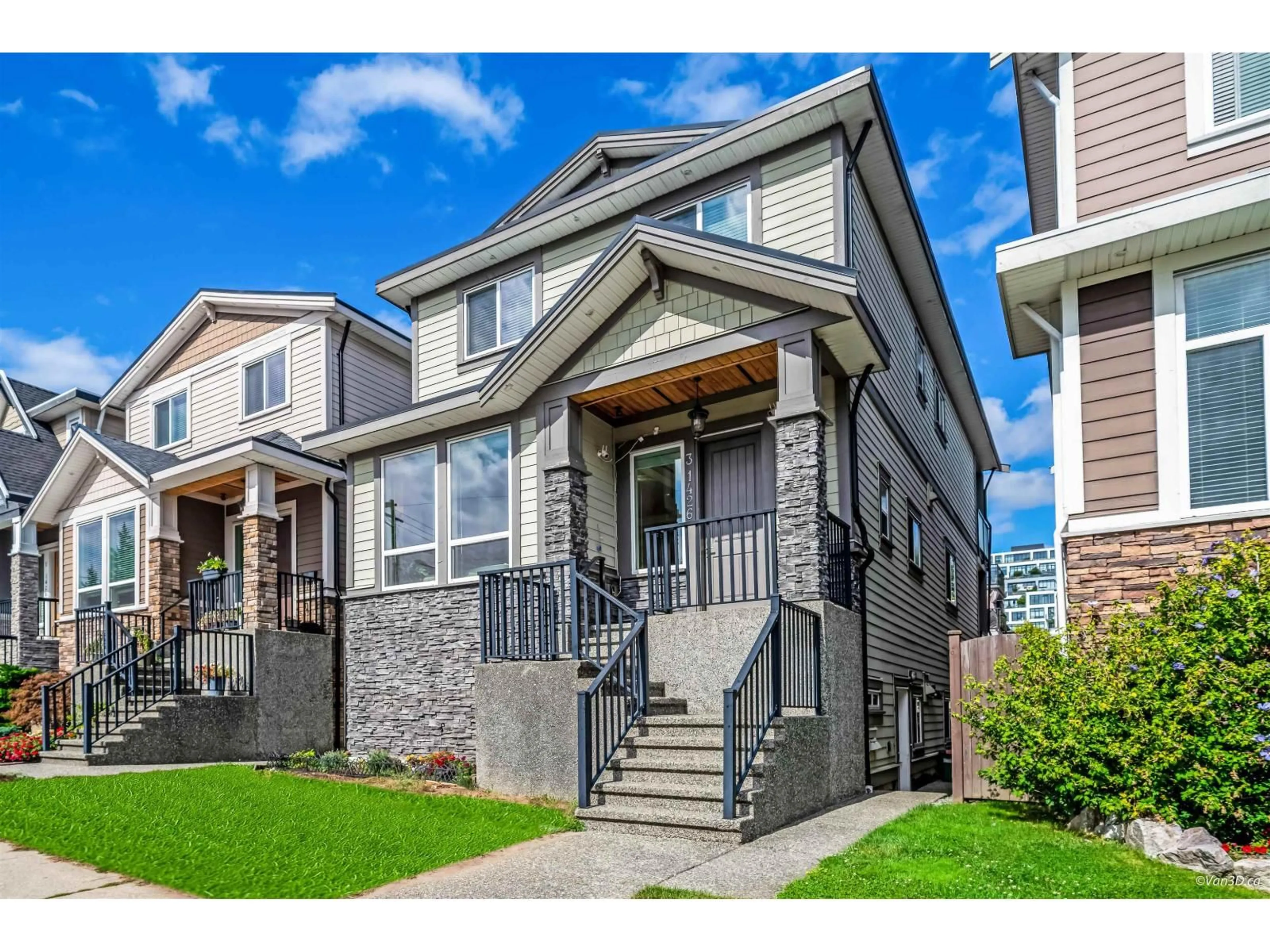 Home with vinyl exterior material, street for 3 - 1426 FINLAY, White Rock British Columbia V4B4L5