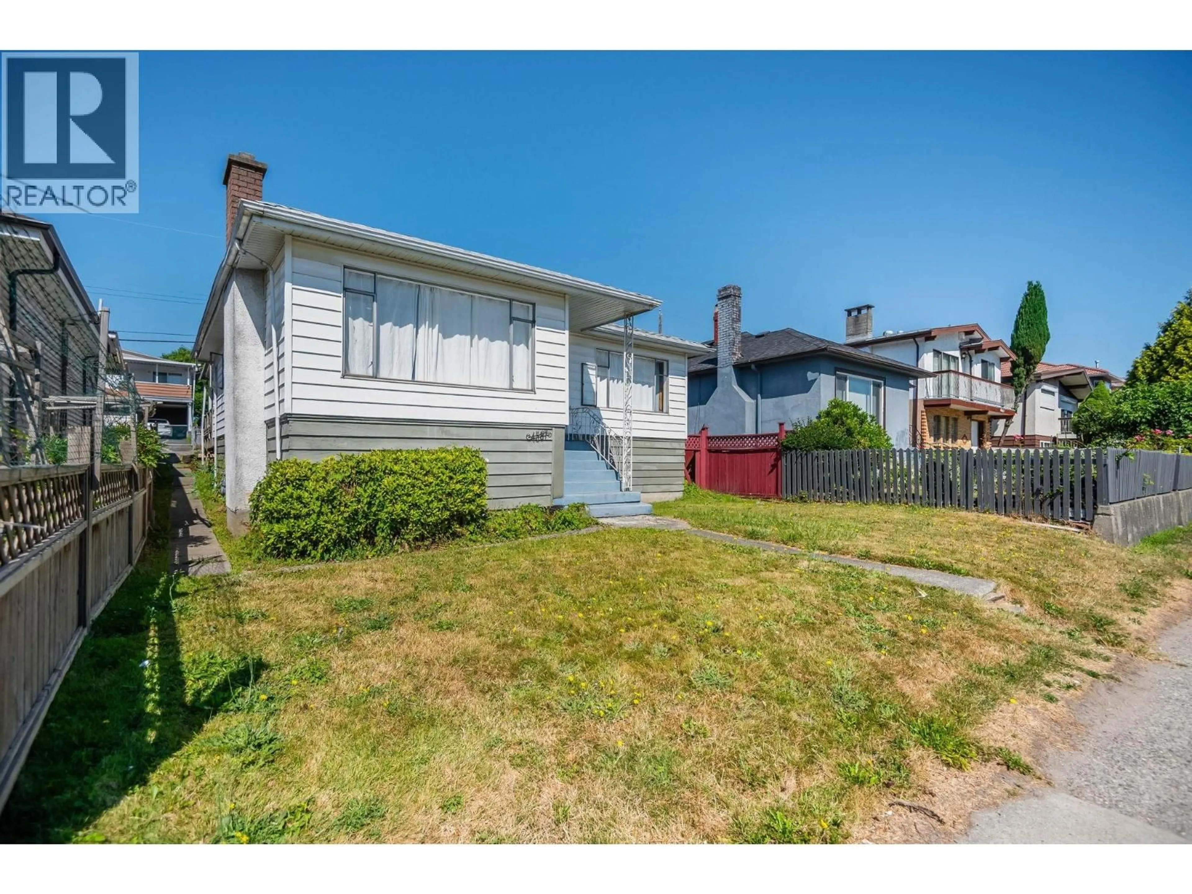 A pic from outside/outdoor area/front of a property/back of a property/a pic from drone, street for 4587 KNIGHT STREET, Vancouver British Columbia V5N3M8
